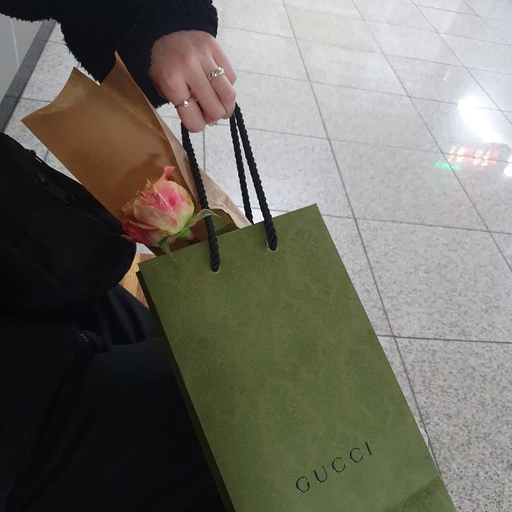 Gucci Blind For Love Ring Silver 착용 스타일 - 4