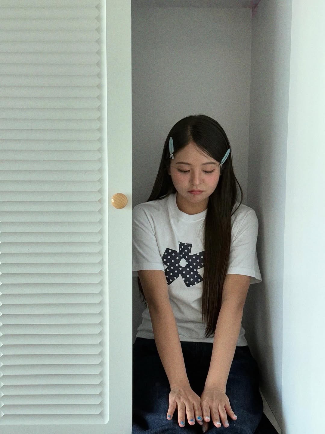 SLOW RECORD HOUSE Polka Dot Star T-Shirt White 착용 스타일 - 1