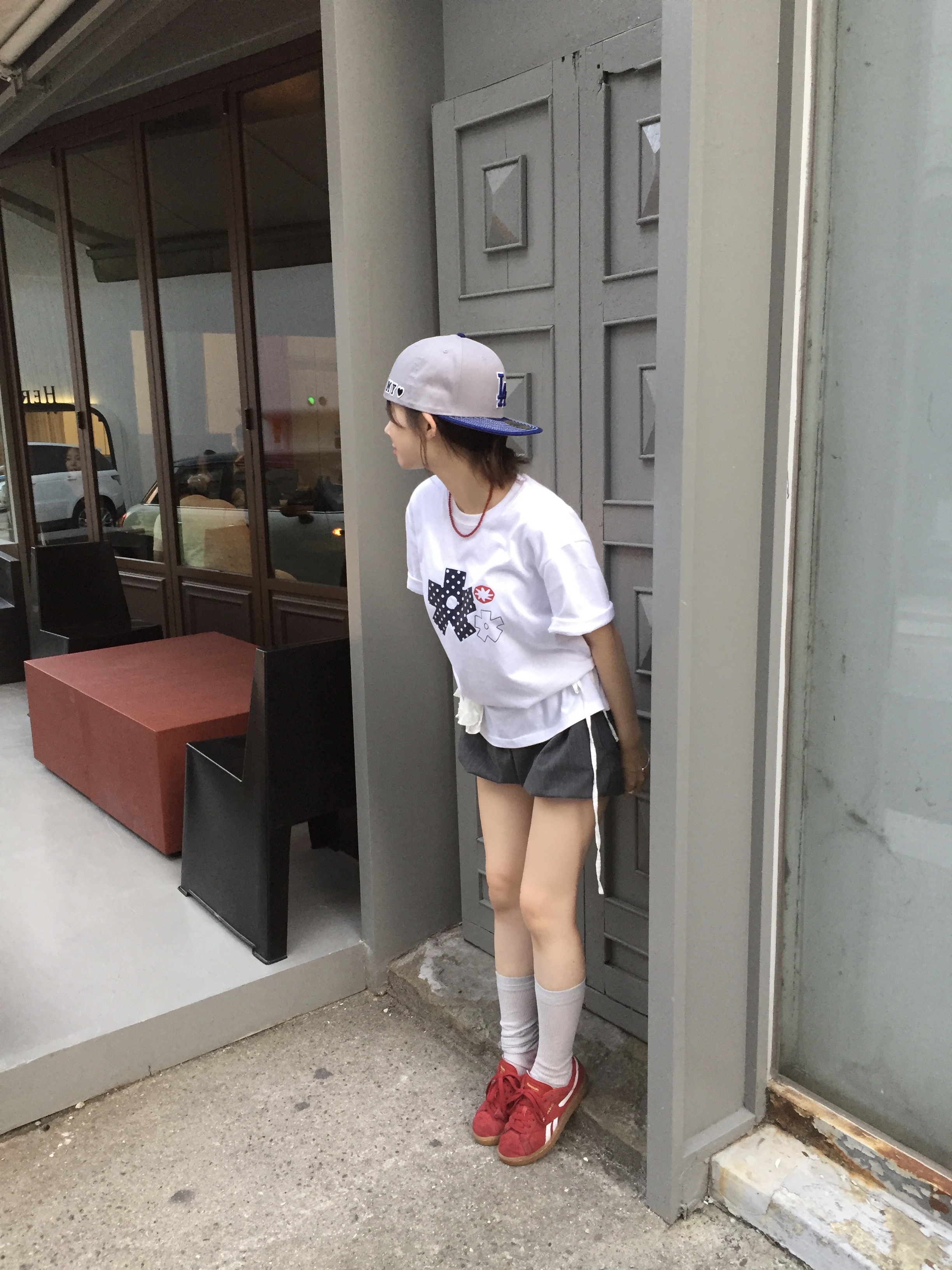 SLOW RECORD HOUSE Polka Dot Star T-Shirt White 착용 스타일 - 3
