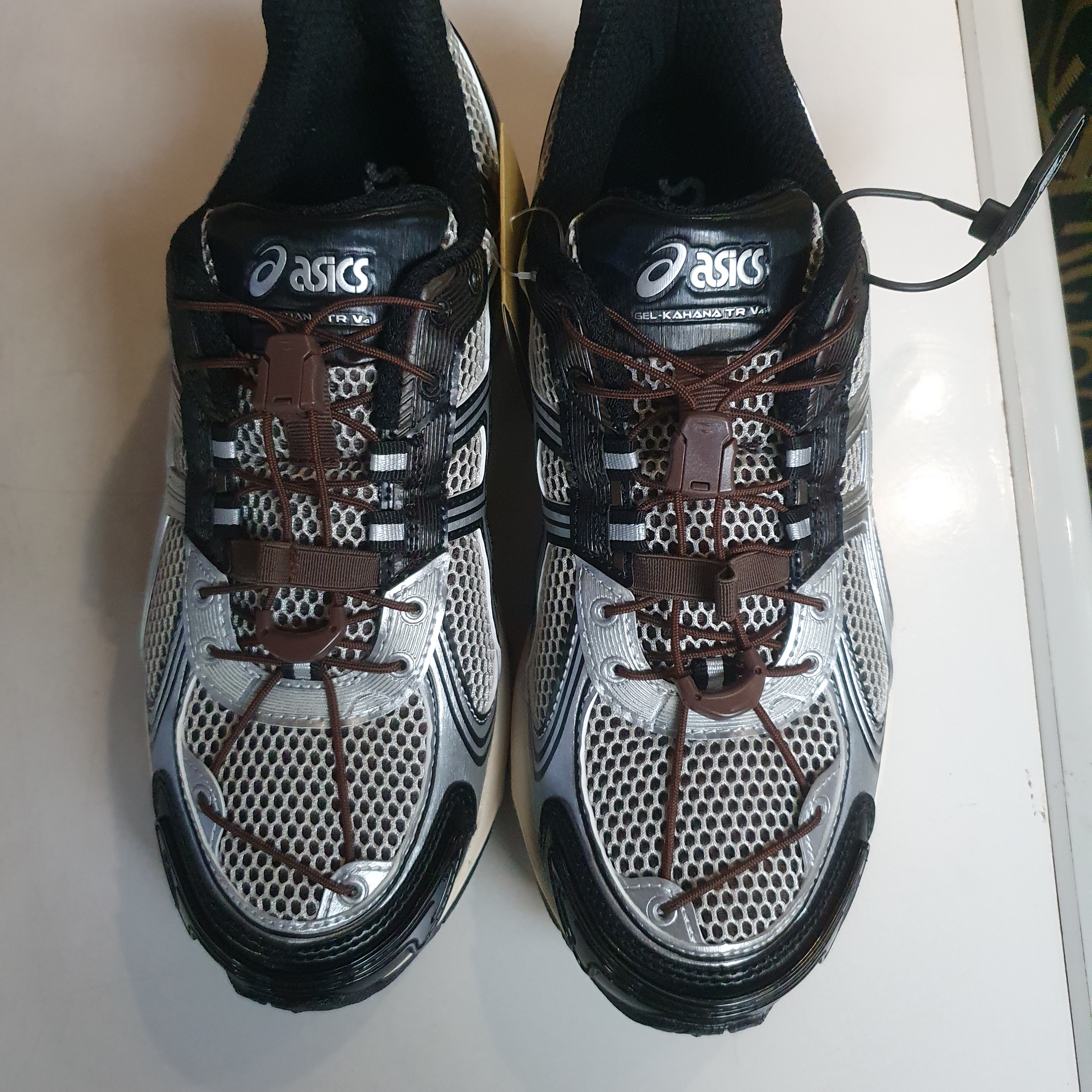 Asics Gel-Kahana TR V4 Silver Black 착용 스타일 - 1