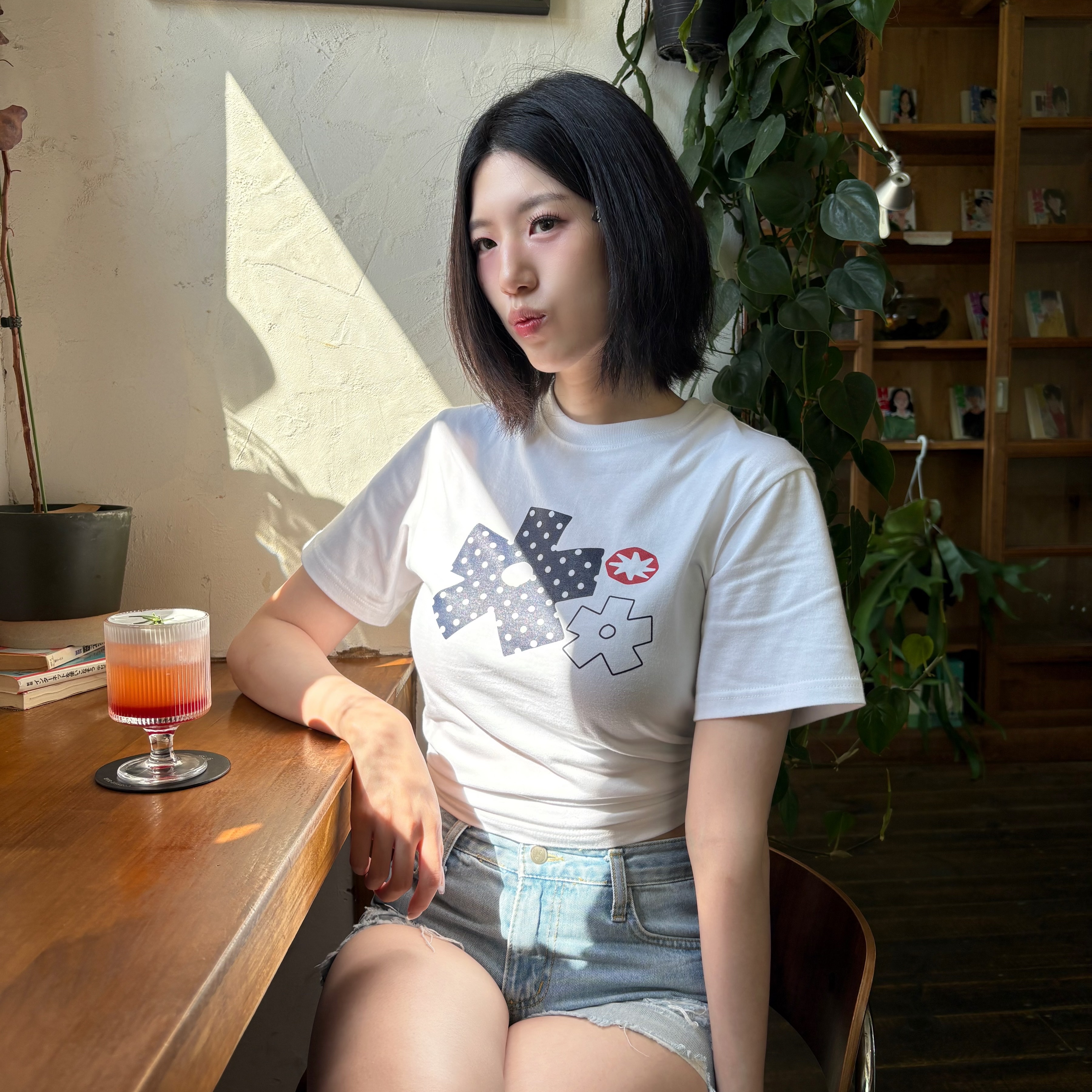 SLOW RECORD HOUSE Polka Dot Star T-Shirt White 착용 스타일 - 7