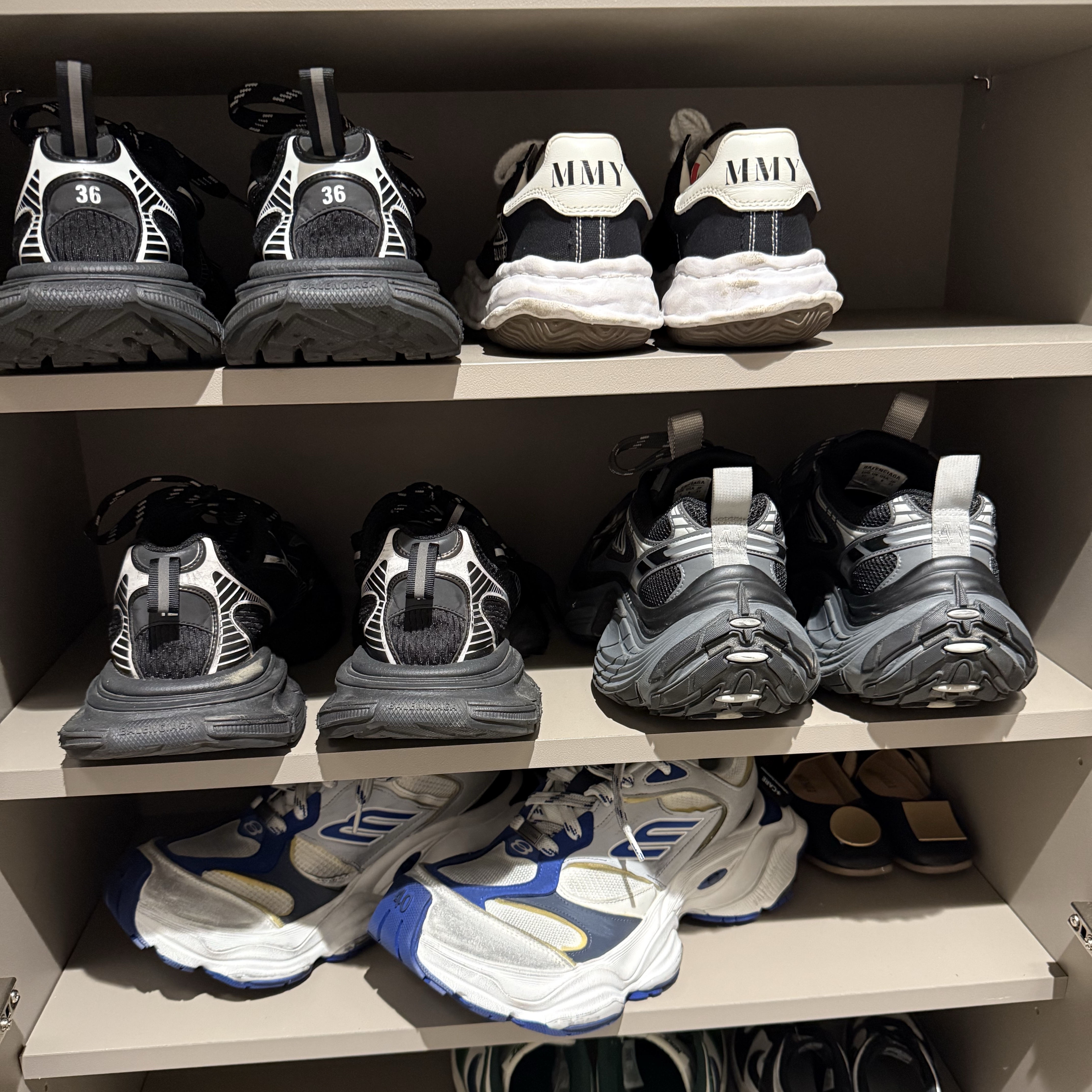 Balenciaga Cargo Sneakers Grey White Blue, Balenciaga 3XL Sneakers Black White 착용 스타일 - 3