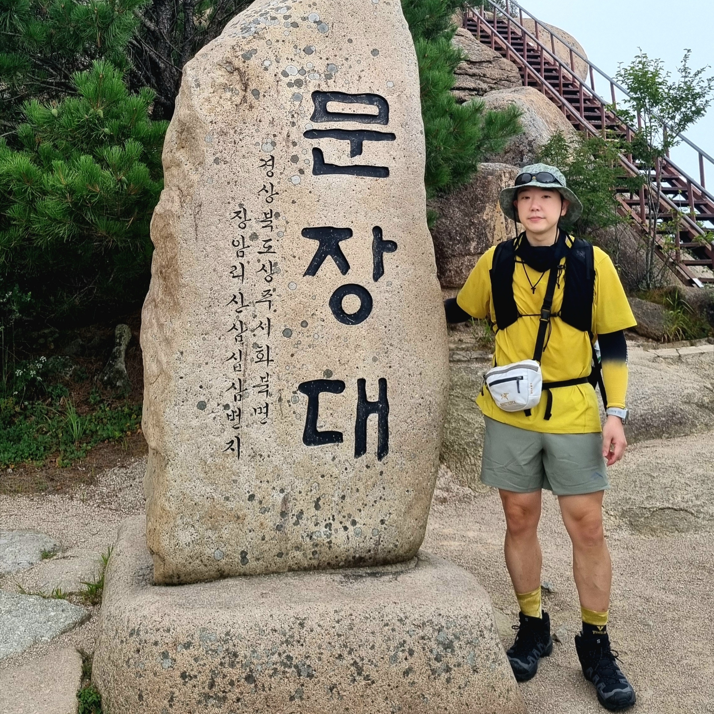 Salomon X Ultra 360 Mid GTX Black Magnet, Arc'teryx x Beams Mantis 1 Waistpack White 착용 스타일 - 1