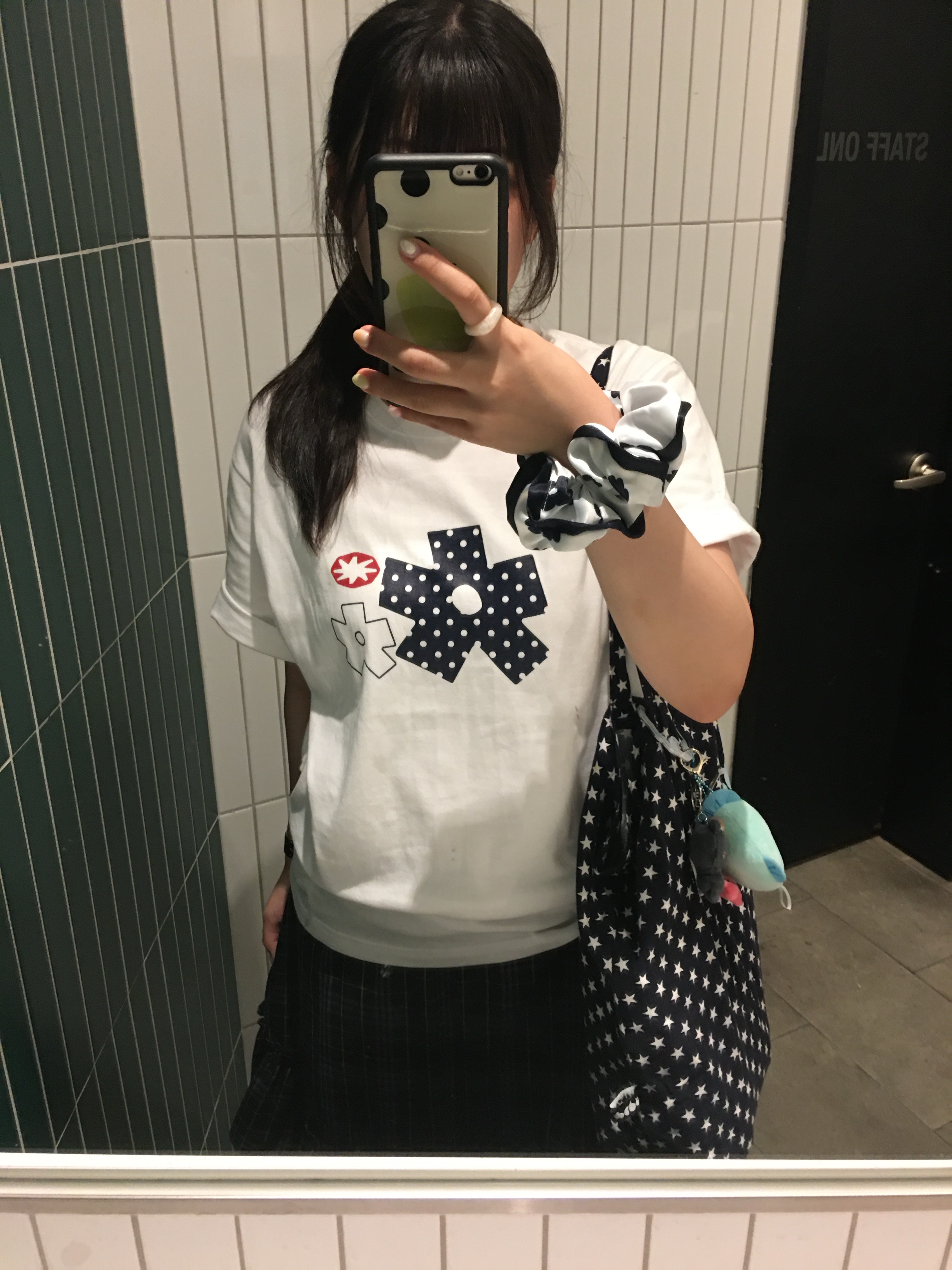SLOW RECORD HOUSE Polka Dot Star T-Shirt White 착용 스타일 - 6
