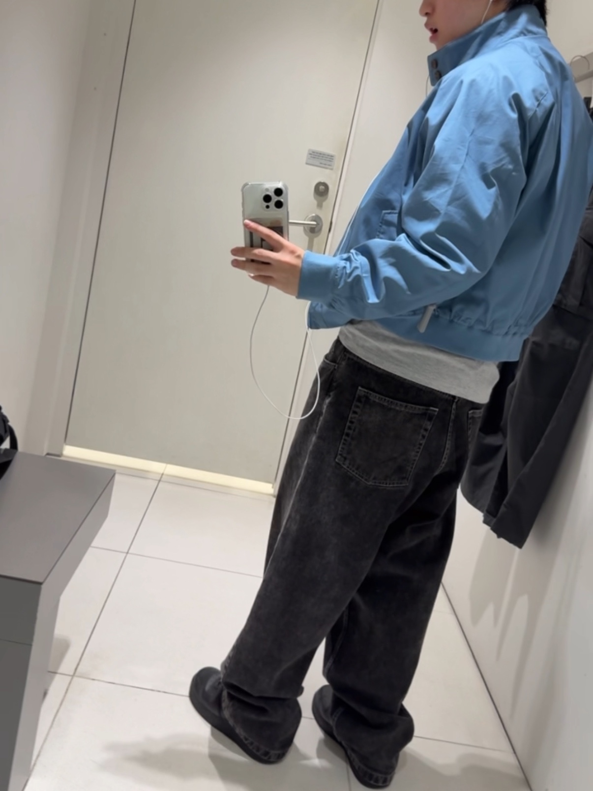 Polar Skate Co. Big Boy Pants Pitch Black 착용 스타일 - 1