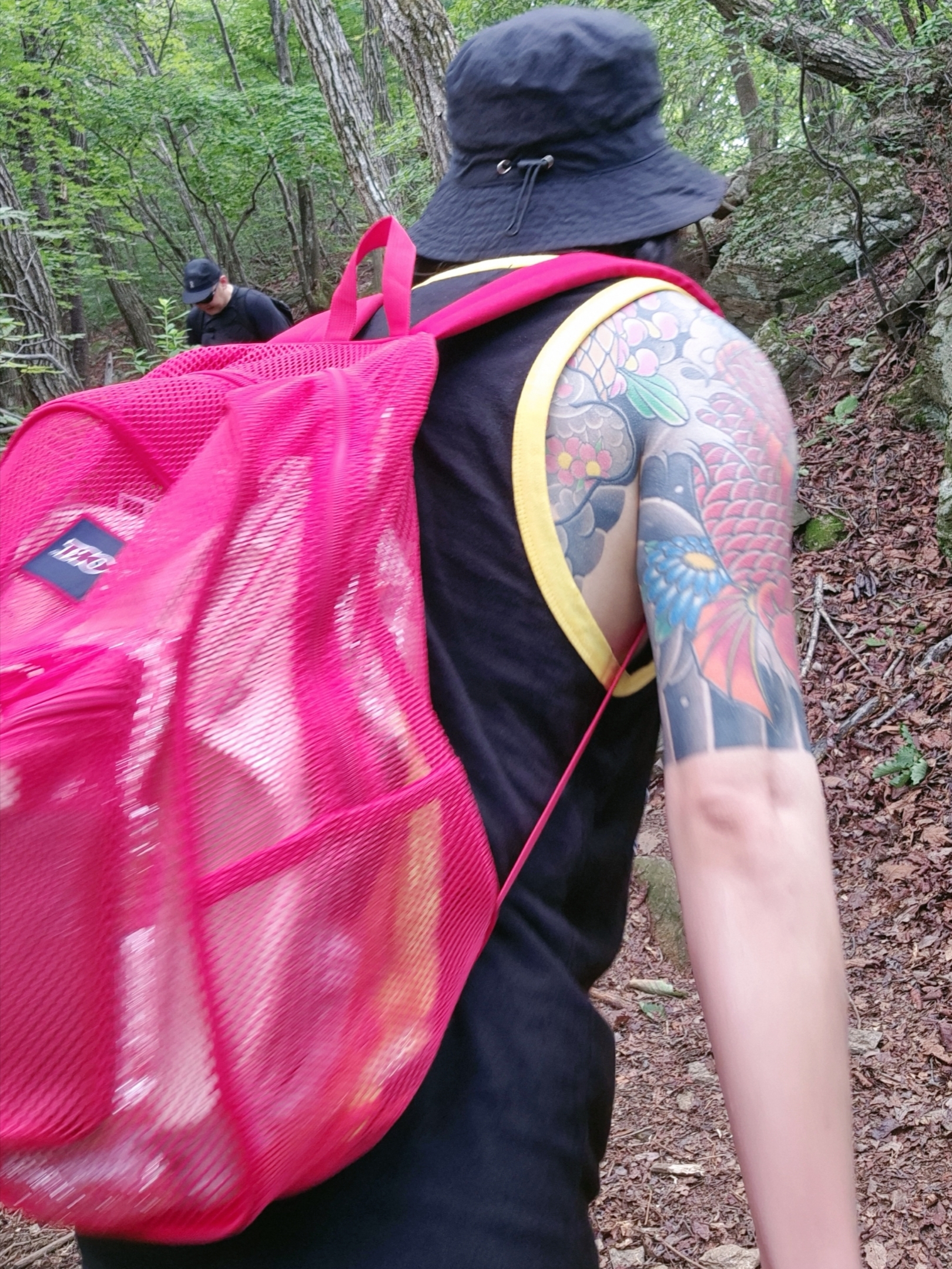 Jansport Mesh Pack Backpack Red Tape 착용 스타일 - 3