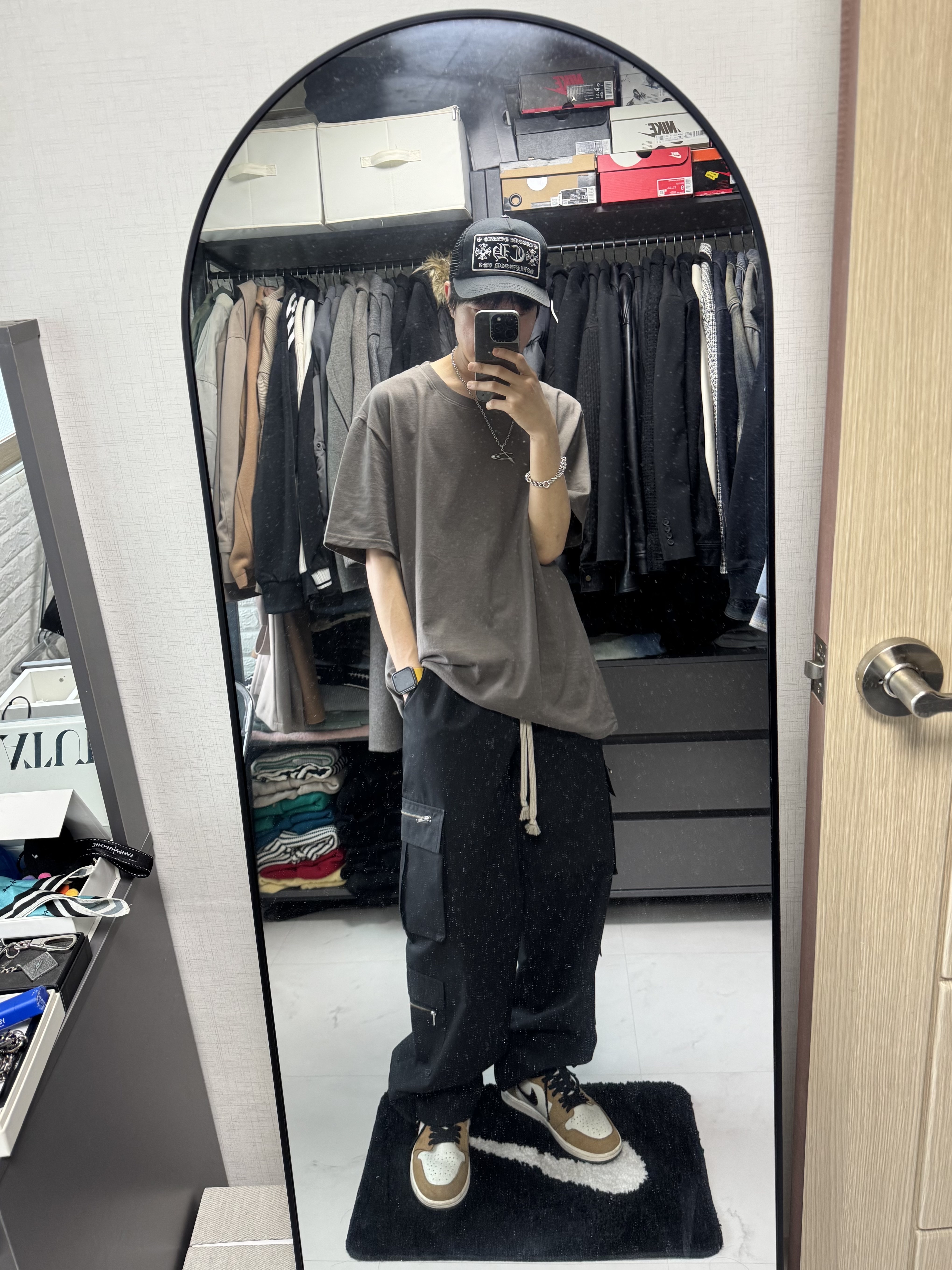 Human Made Animal Graphic T-Shirt Jindo Dog Black - Seoul Store Exclusive, Permanent Archive Side Pocket Zip Pants Black 착용 스타일 - 3