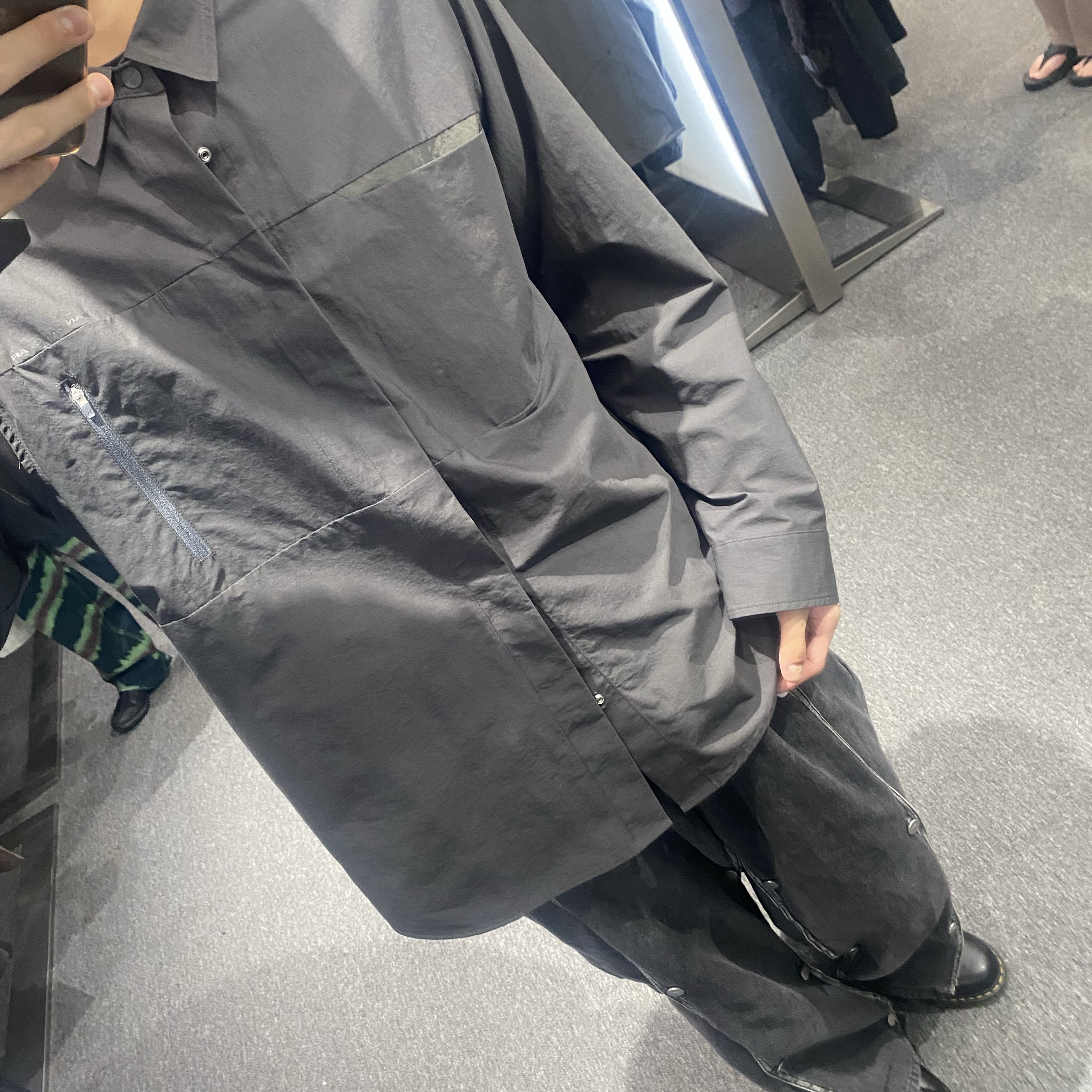 Sansan Gear Pocket Shirts Charcoal, Dr. Martens 1461 Smooth Black 착용 스타일