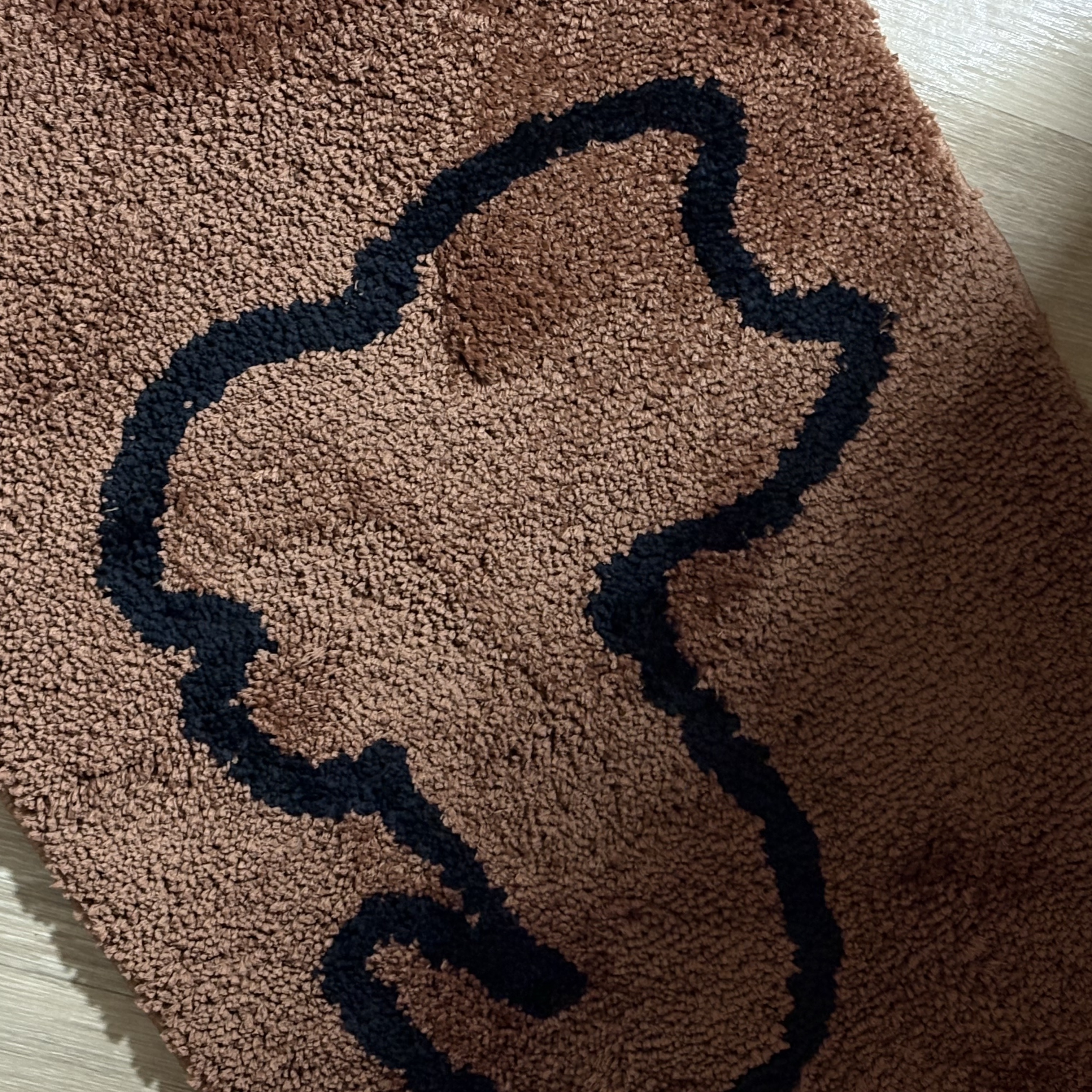 LAZYZ Lazy Cat Rug - Brown 착용 스타일