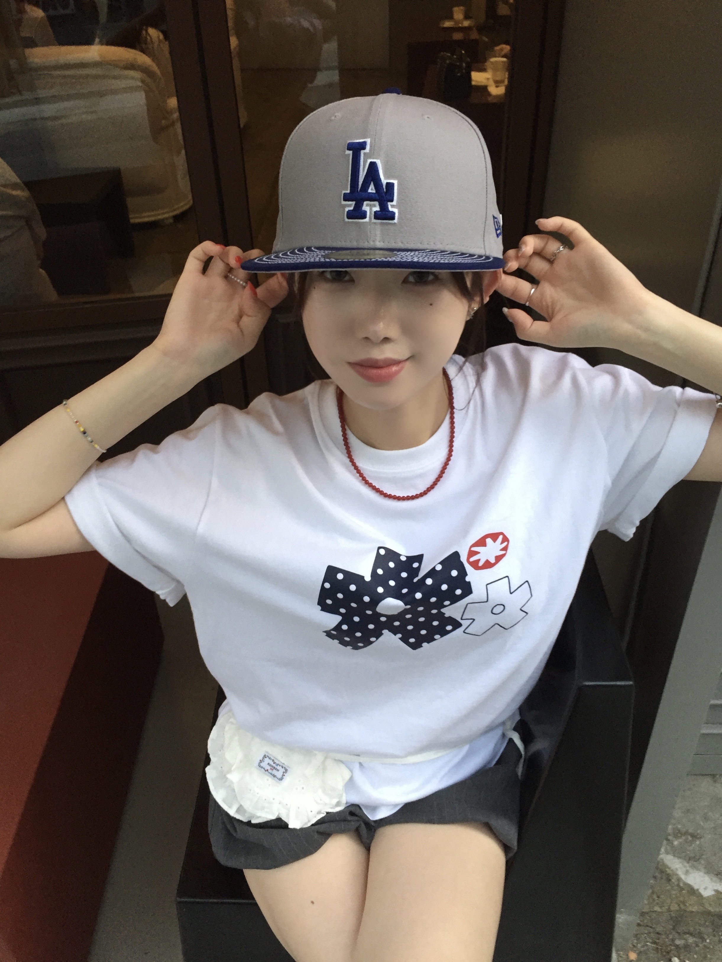 SLOW RECORD HOUSE Polka Dot Star T-Shirt White 착용 스타일 - 2