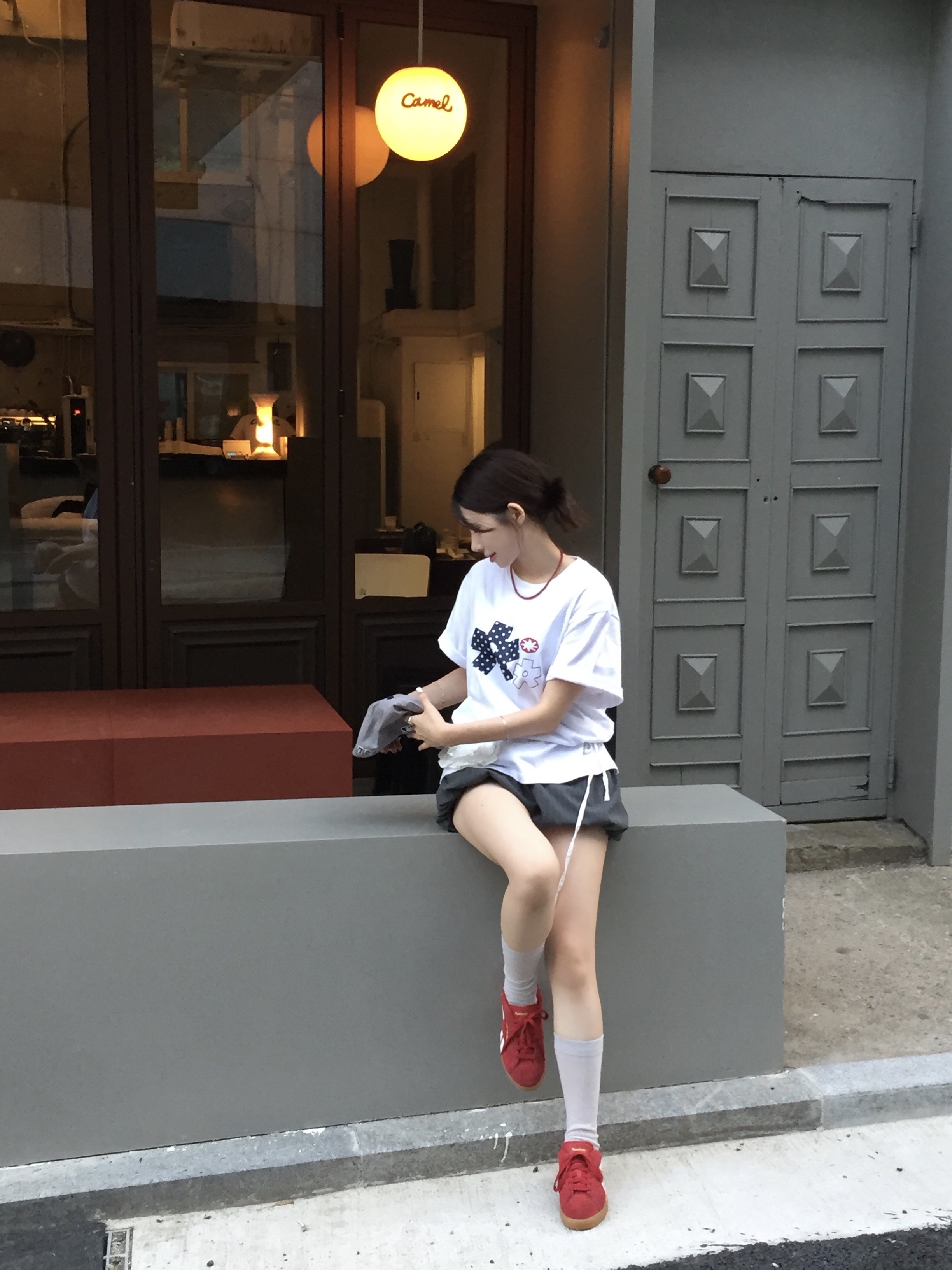 SLOW RECORD HOUSE Polka Dot Star T-Shirt White 착용 스타일 - 7