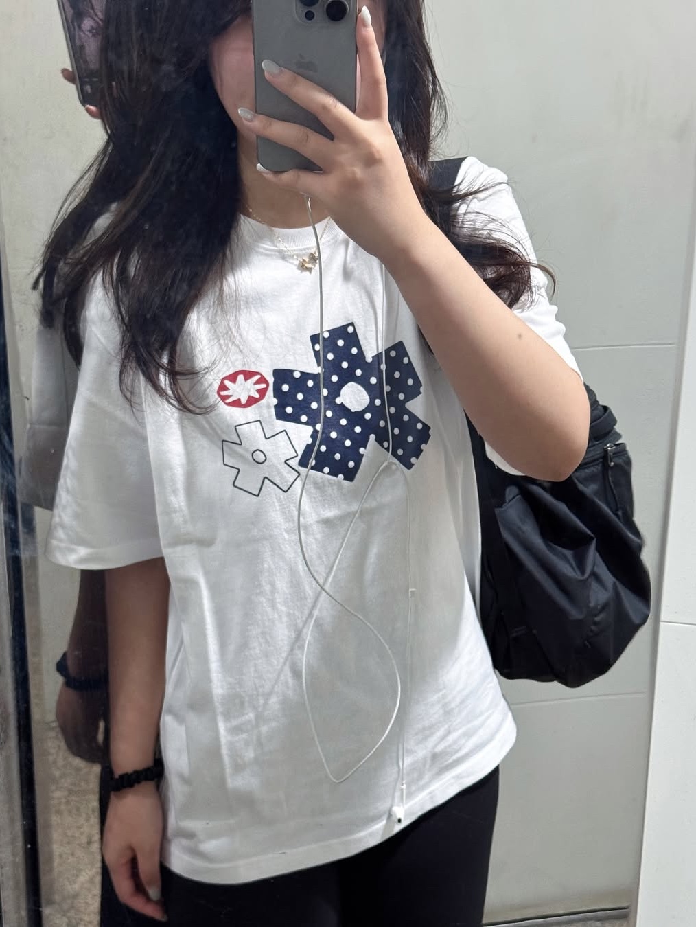 SLOW RECORD HOUSE Polka Dot Star T-Shirt White 착용 스타일 - 3