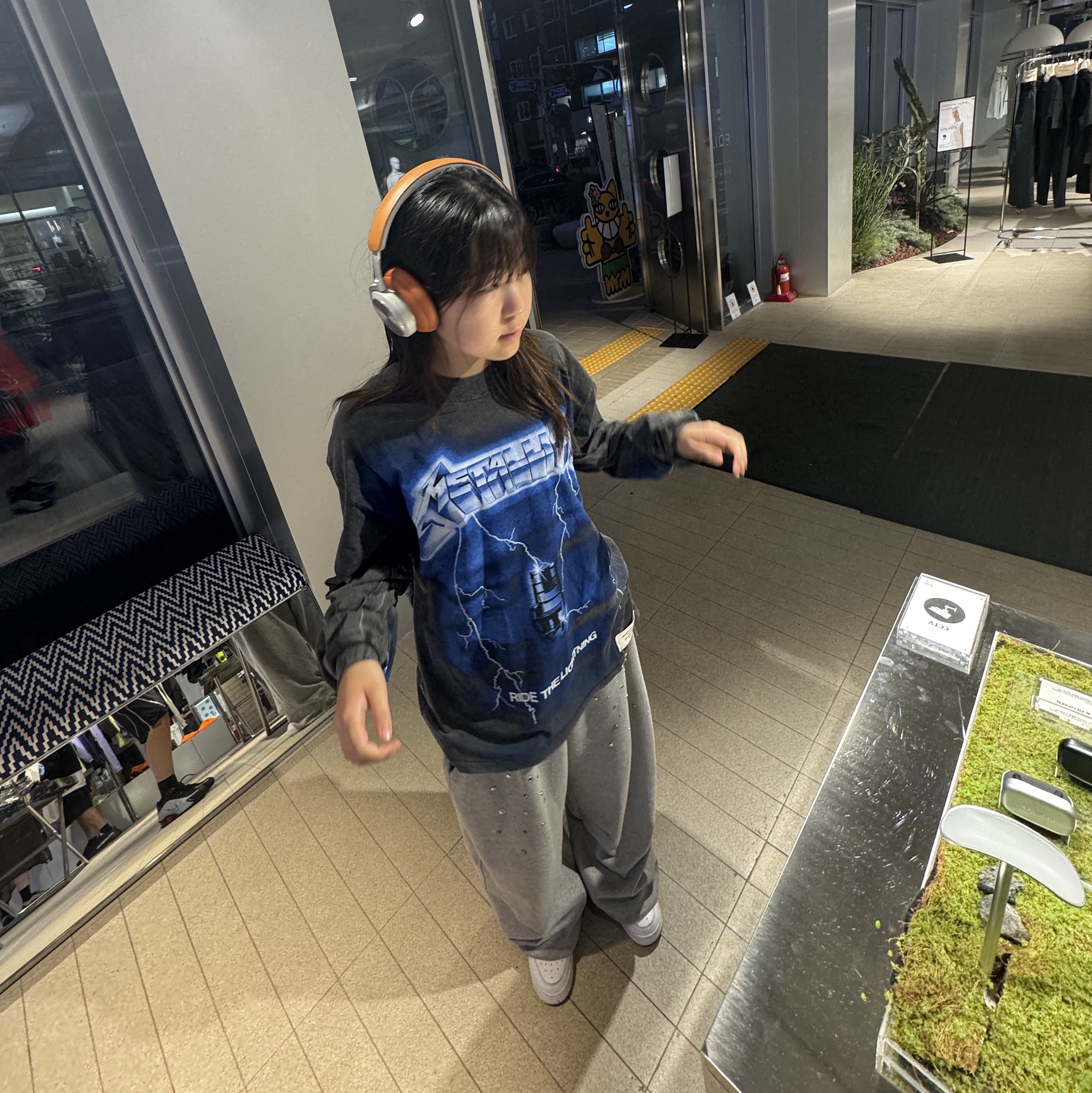 (W) Nike Air Force 1 '07 Low White, Represent x Metallica Ride The Lightning LS T-Shirt Vintage Grey - 25SS 착용 스타일