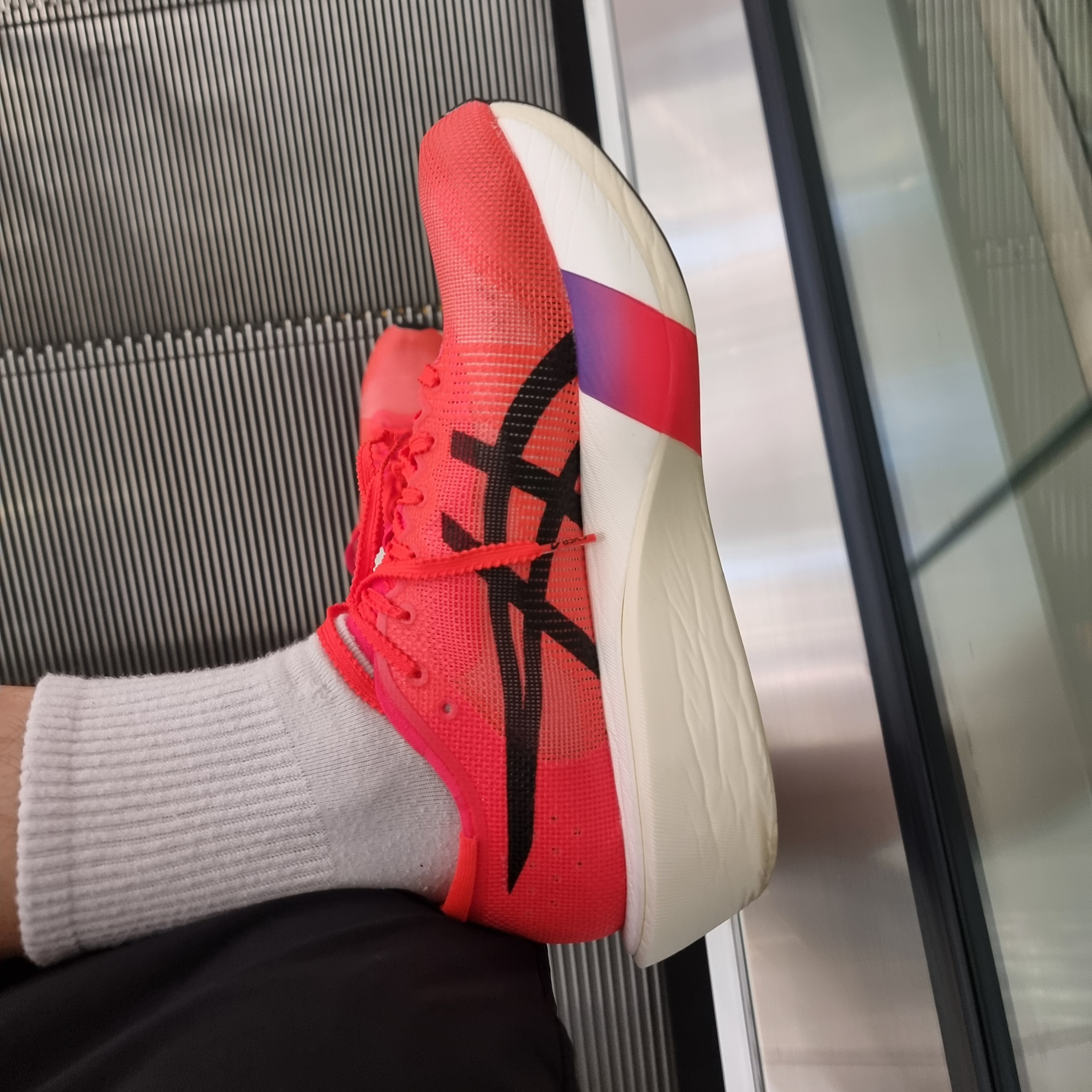 Asics Metaspeed Edge Tokyo Flash Red Black 착용 스타일 - 3