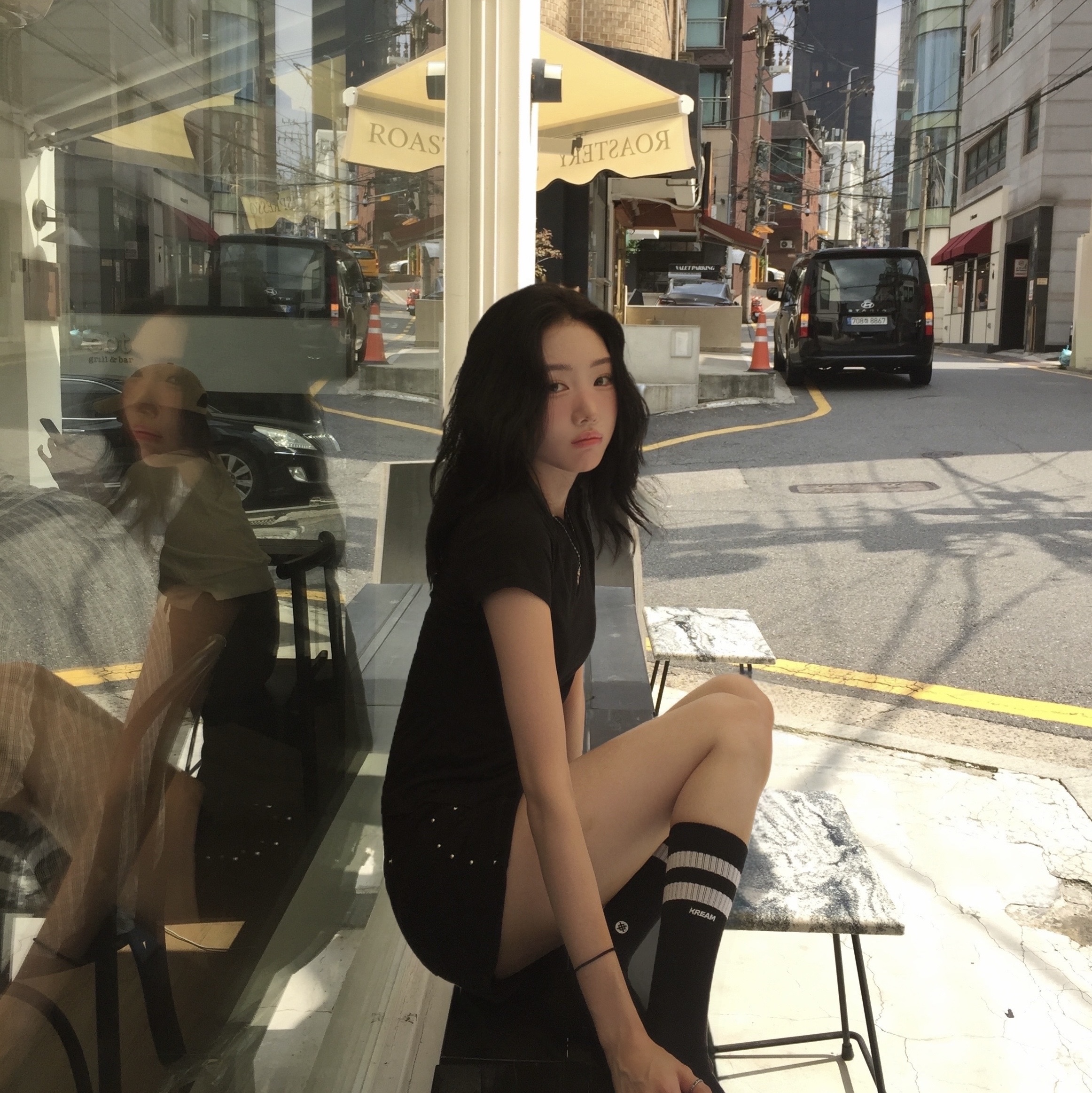KREAM MERCH KREAM x STANCE Basic Crew White  - 25FW, KREAM MERCH KREAM x STANCE Stripe Black - 25FW 착용 스타일 - 2