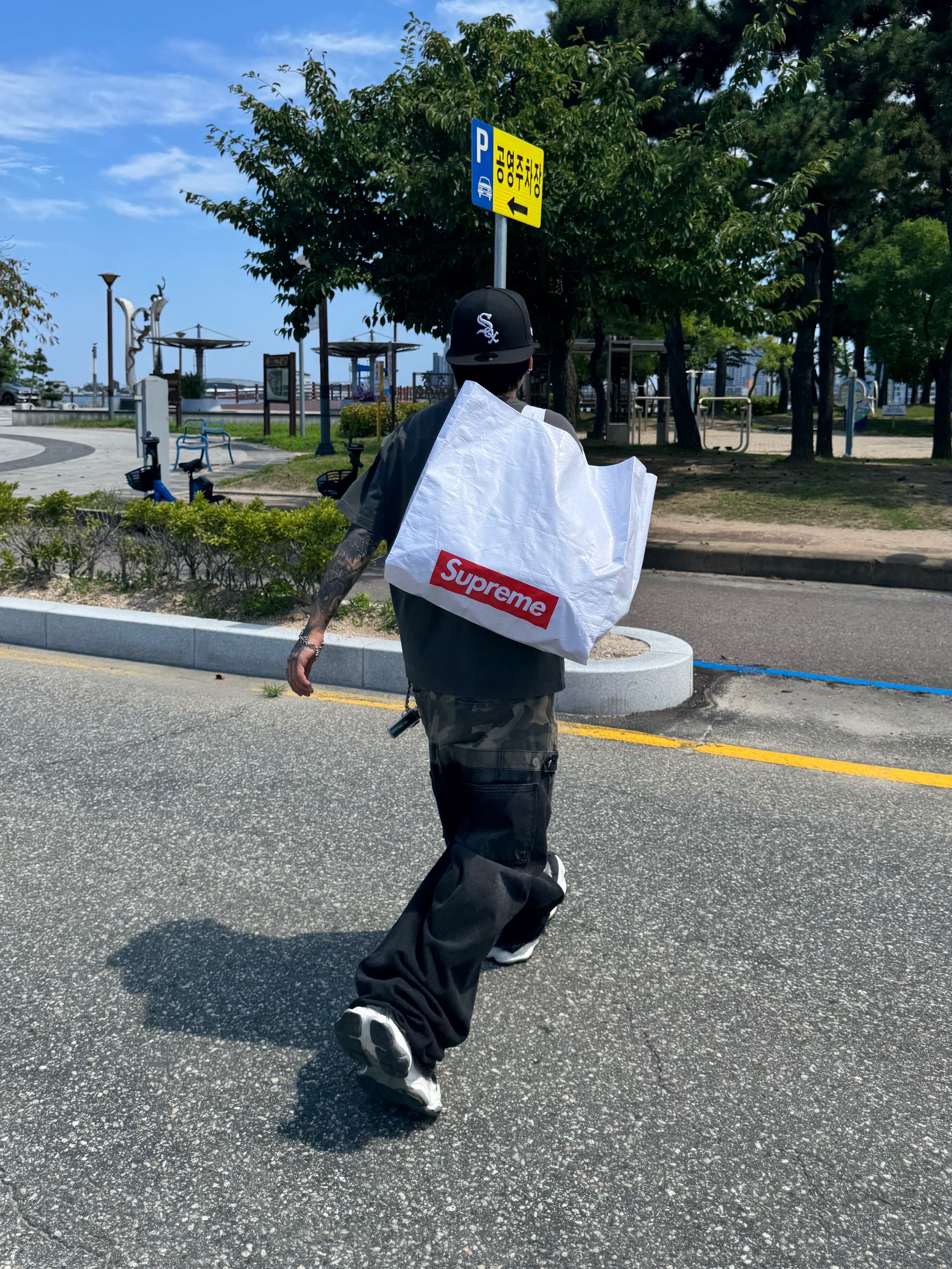 Balenciaga Cargo Sneakers White Grey, New Era 59Fifty MLB Authentic New York Yankees Game Navy 착용 스타일 - 1