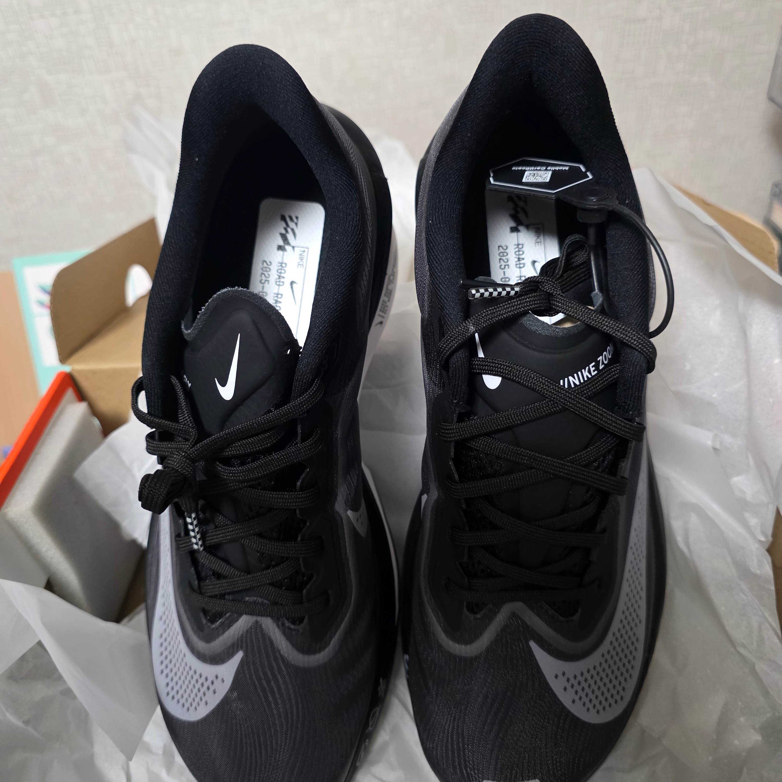 Nike Zoom Fly 6 Black Light Smoke Grey 착용 스타일