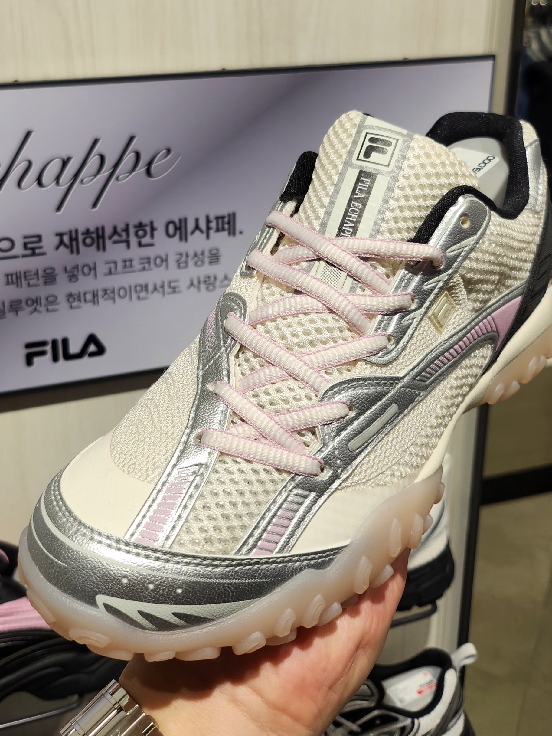 Human Made Military Card Case Beige, Nike Air Force 1 Low Retro Color of the Month White Pink 착용 스타일 - 2