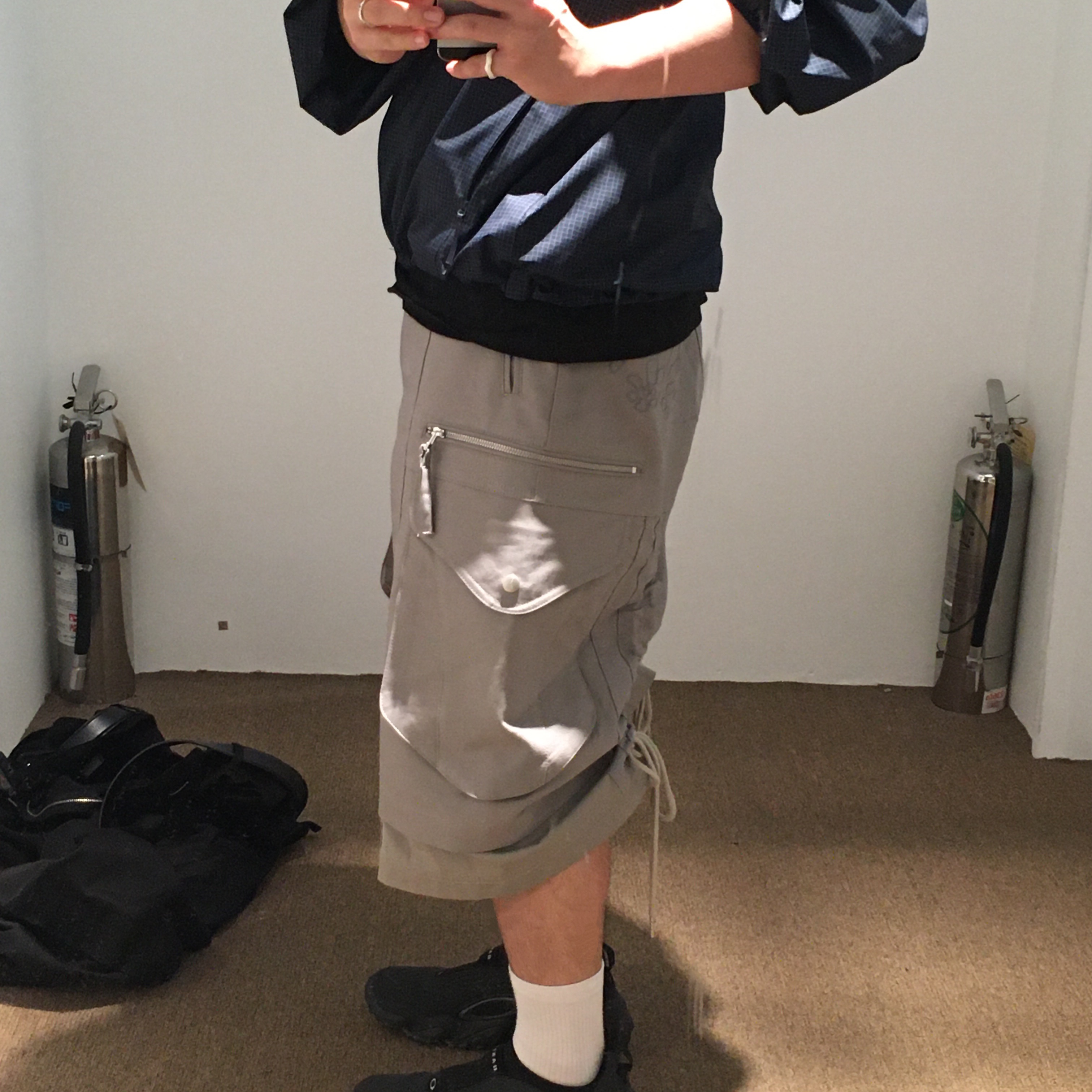 Sansan Gear Chan T-Shirt Black, Ignota Core:12 Cord Cargo Shorts Light Grey 착용 스타일 - 1