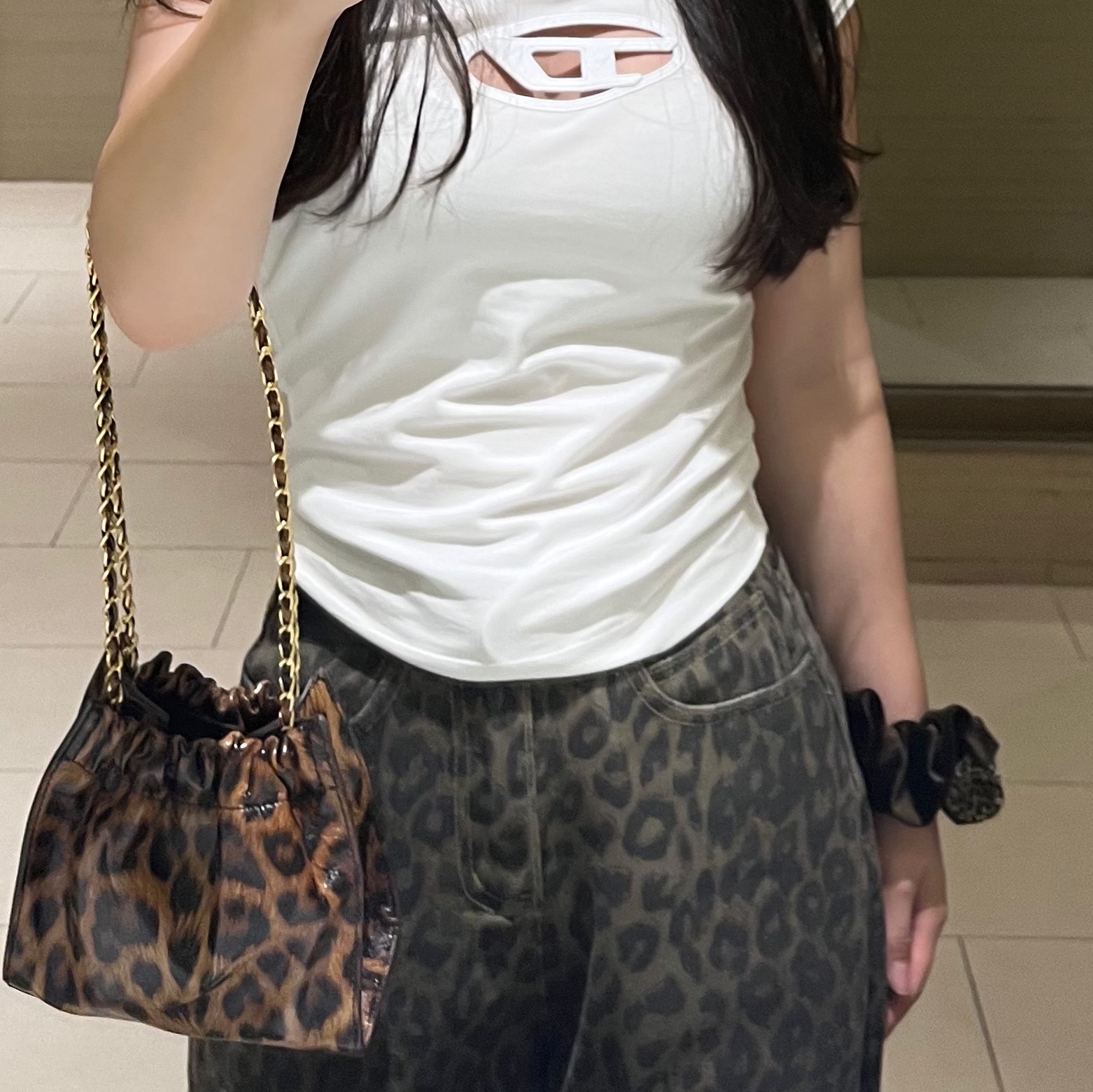 (W) Diesel T-Angie Peekaboo Logo T-Shirt White, Gucci Square-Framed Sunglasses Shiny Black Acetate Frame 착용 스타일