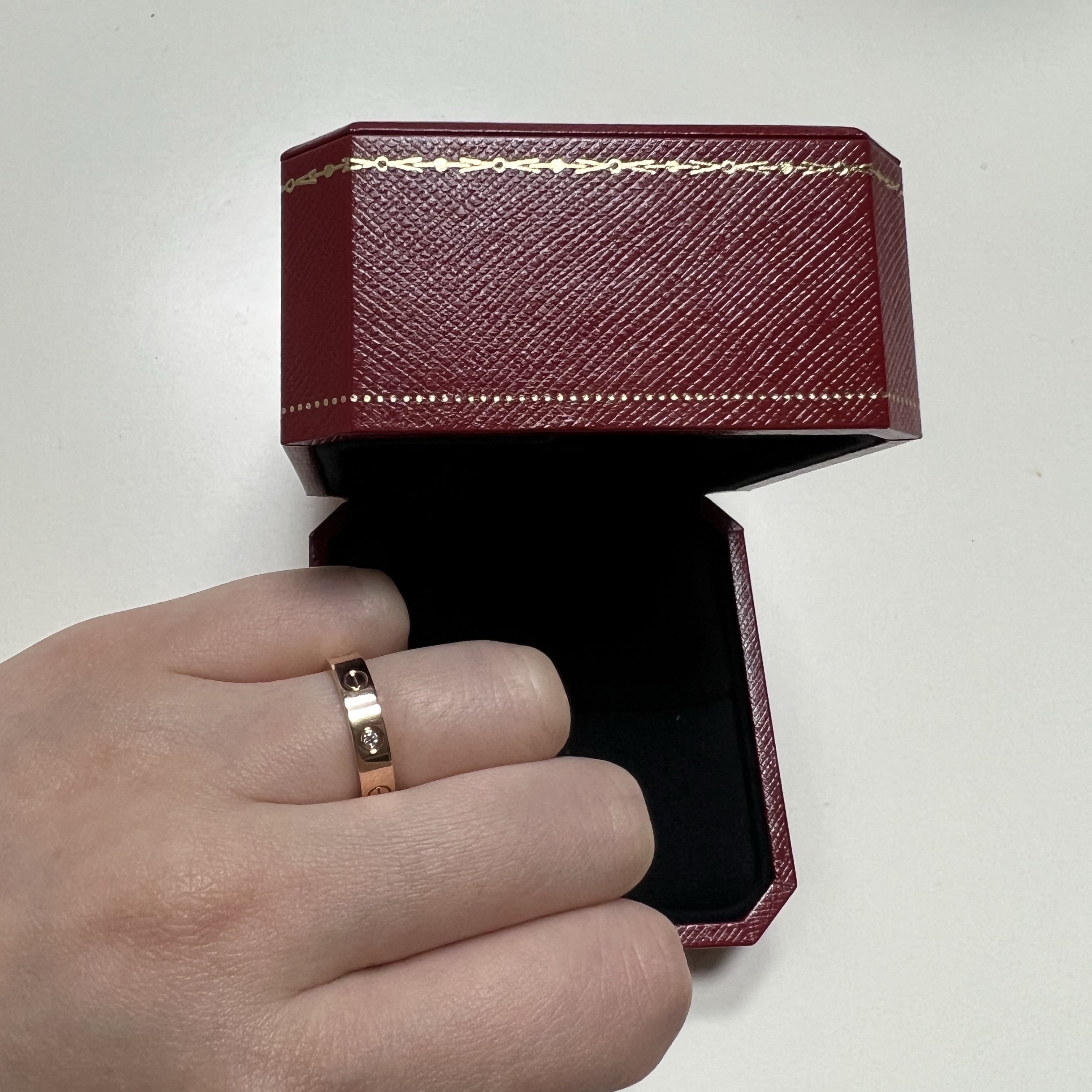 Cartier Love Wedding Band Rose Gold Diamond 착용 스타일 - 7