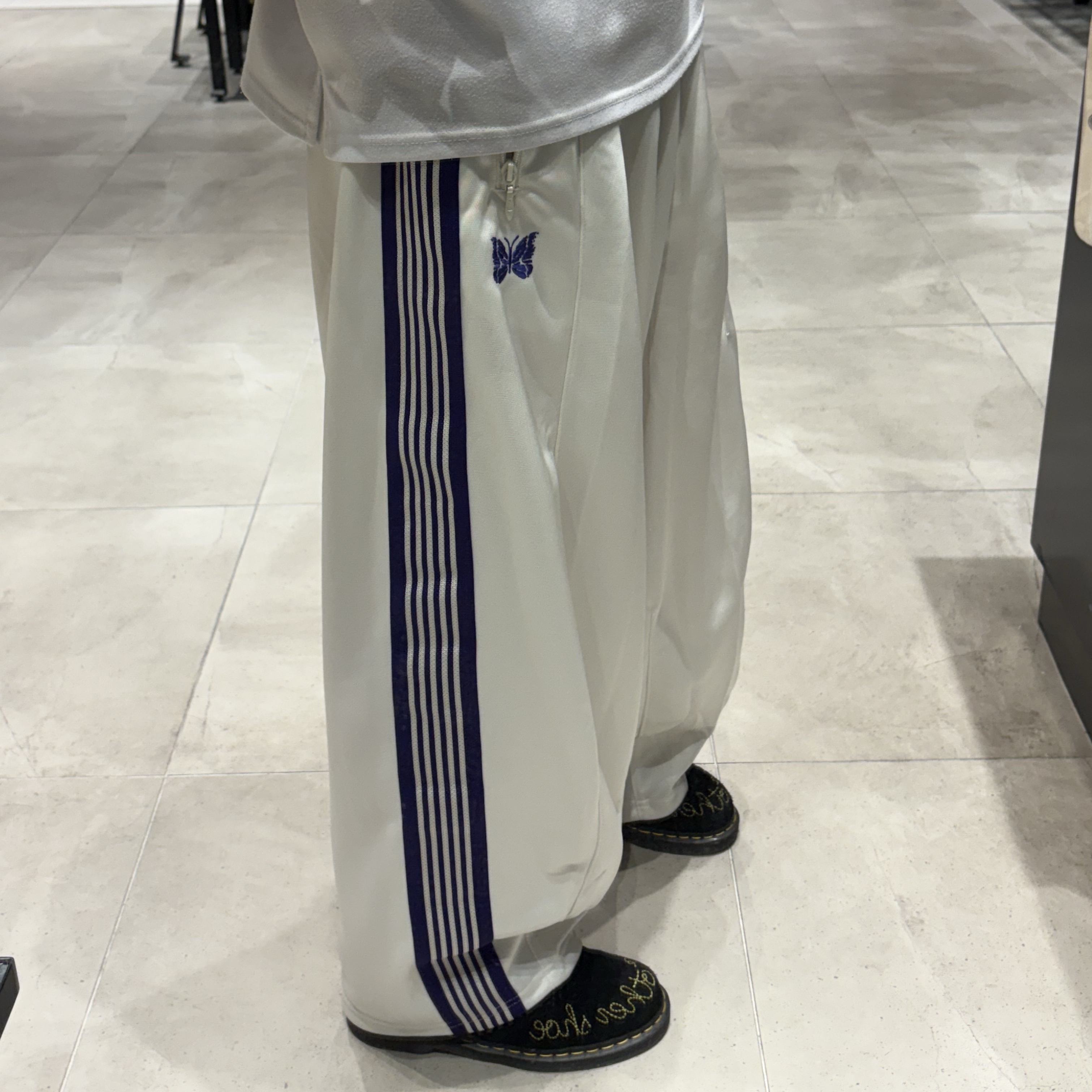Needles H.D. Track Pants Poly Smooth White Purple, Dr. Martens 1461 Desert Oasis Suede Black 착용 스타일 - 3