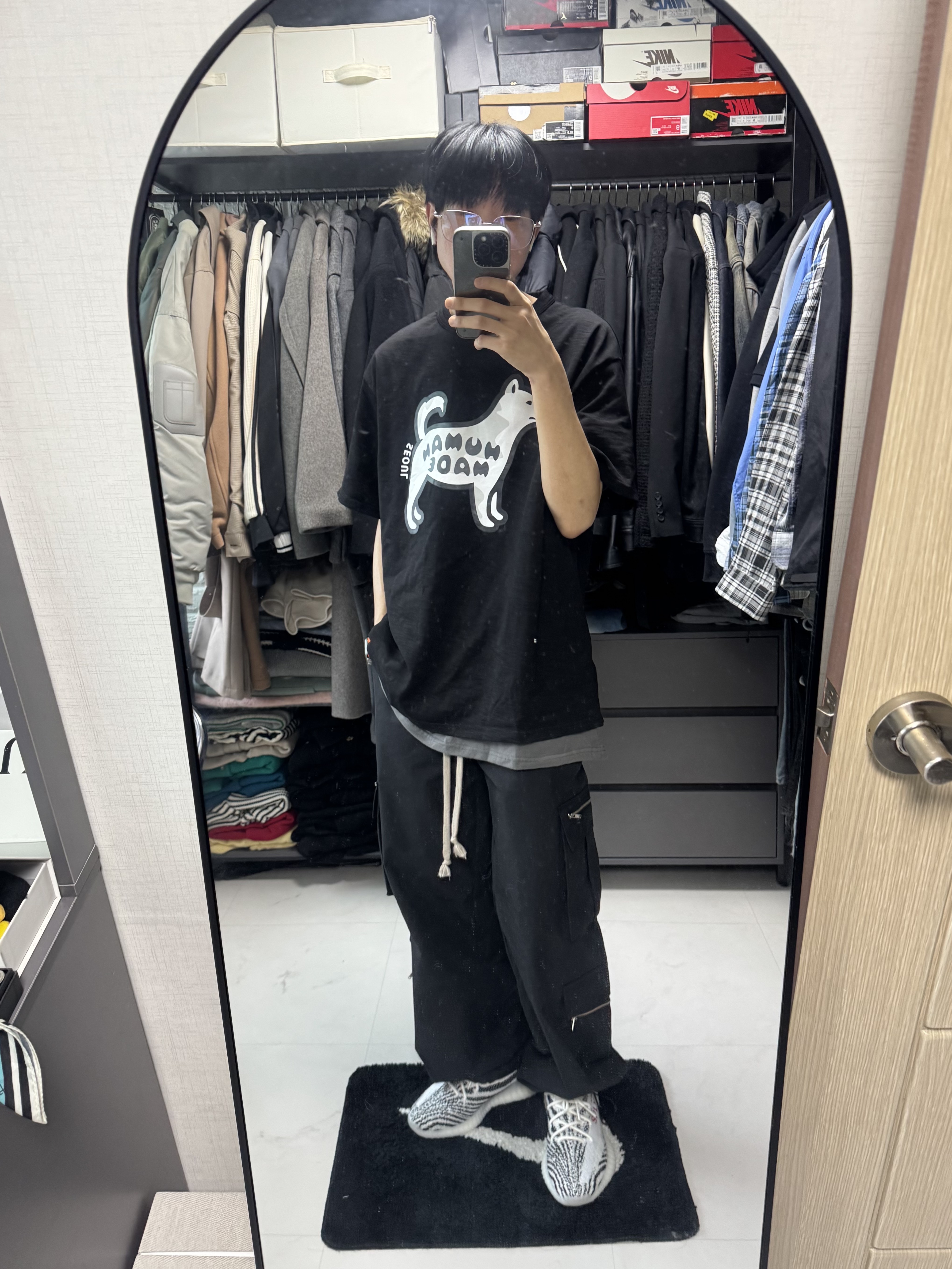 Human Made Animal Graphic T-Shirt Jindo Dog Black - Seoul Store Exclusive, Permanent Archive Side Pocket Zip Pants Black 착용 스타일 - 2