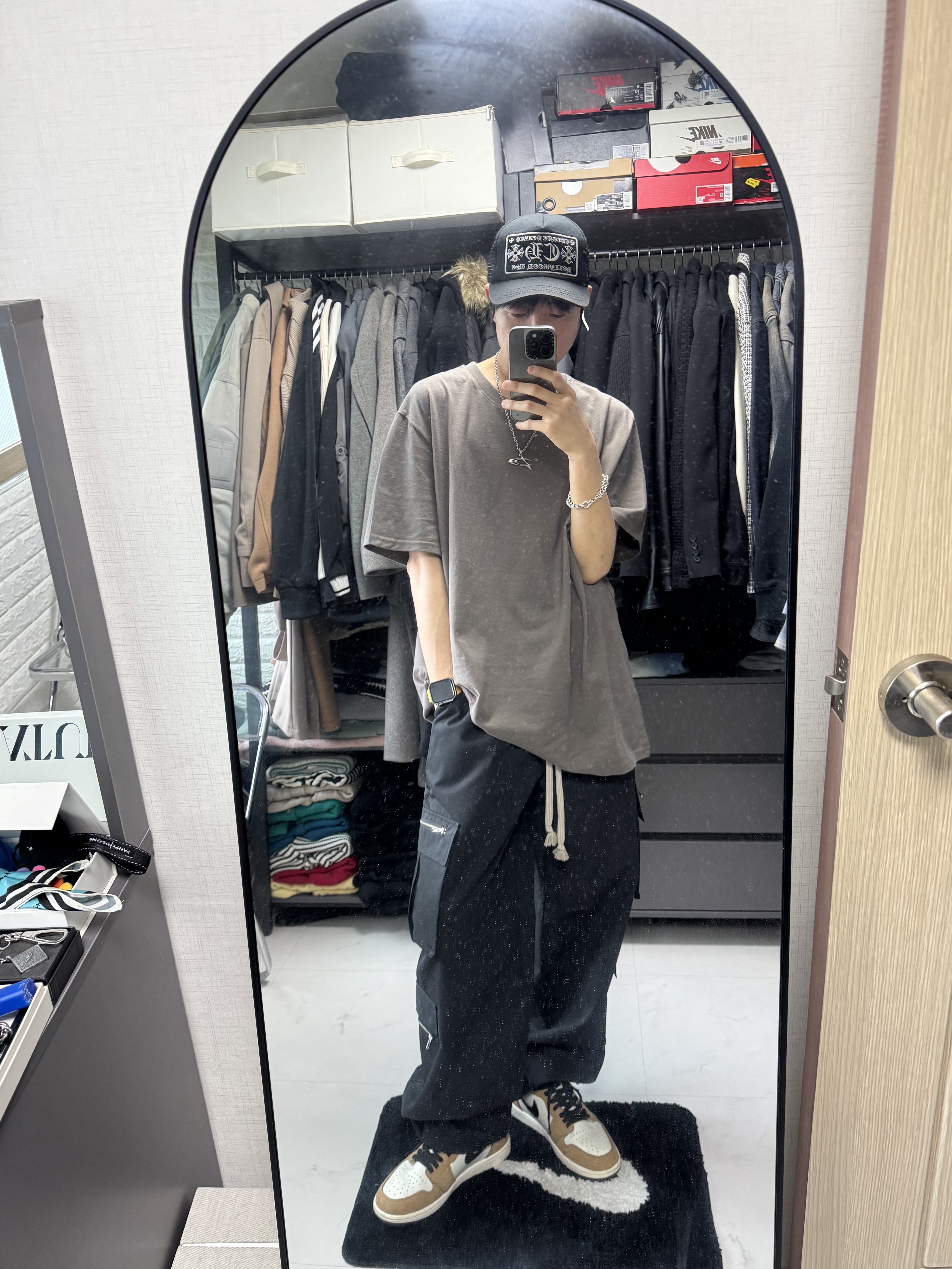 Human Made Animal Graphic T-Shirt Jindo Dog Black - Seoul Store Exclusive, Permanent Archive Side Pocket Zip Pants Black 착용 스타일 - 4
