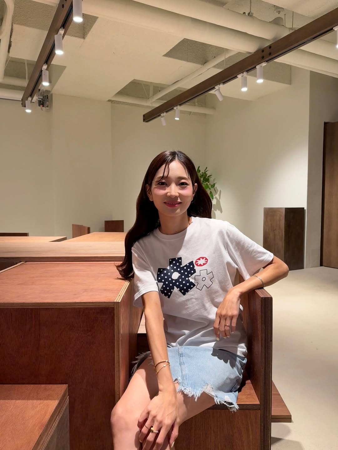 SLOW RECORD HOUSE Polka Dot Star T-Shirt White 착용 스타일 - 2