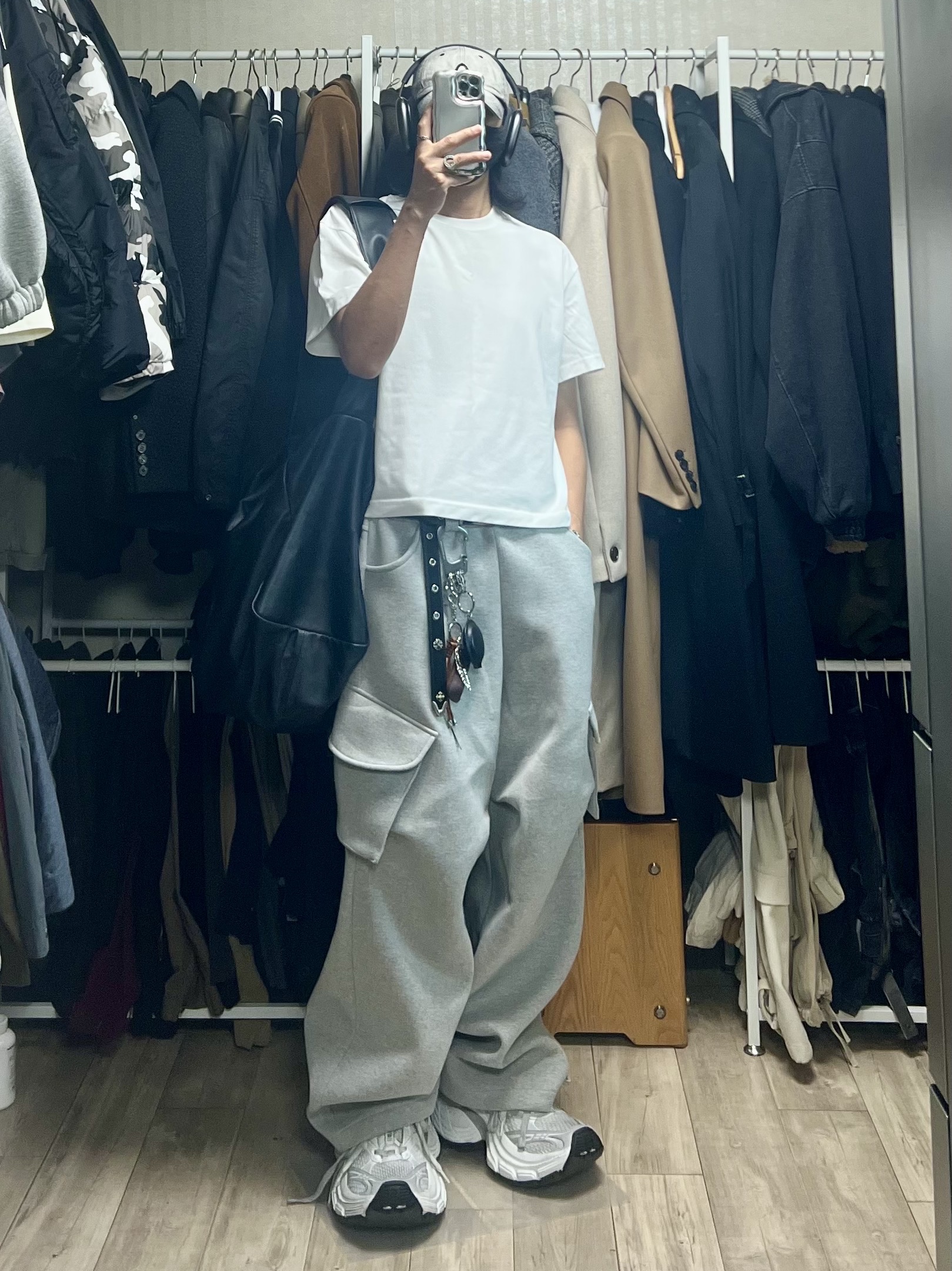 MJD X KOIN SEOUL Wide Cargo Sweat Pants, Balenciaga 10XL Sneakers White Grey Silver Black 착용 스타일