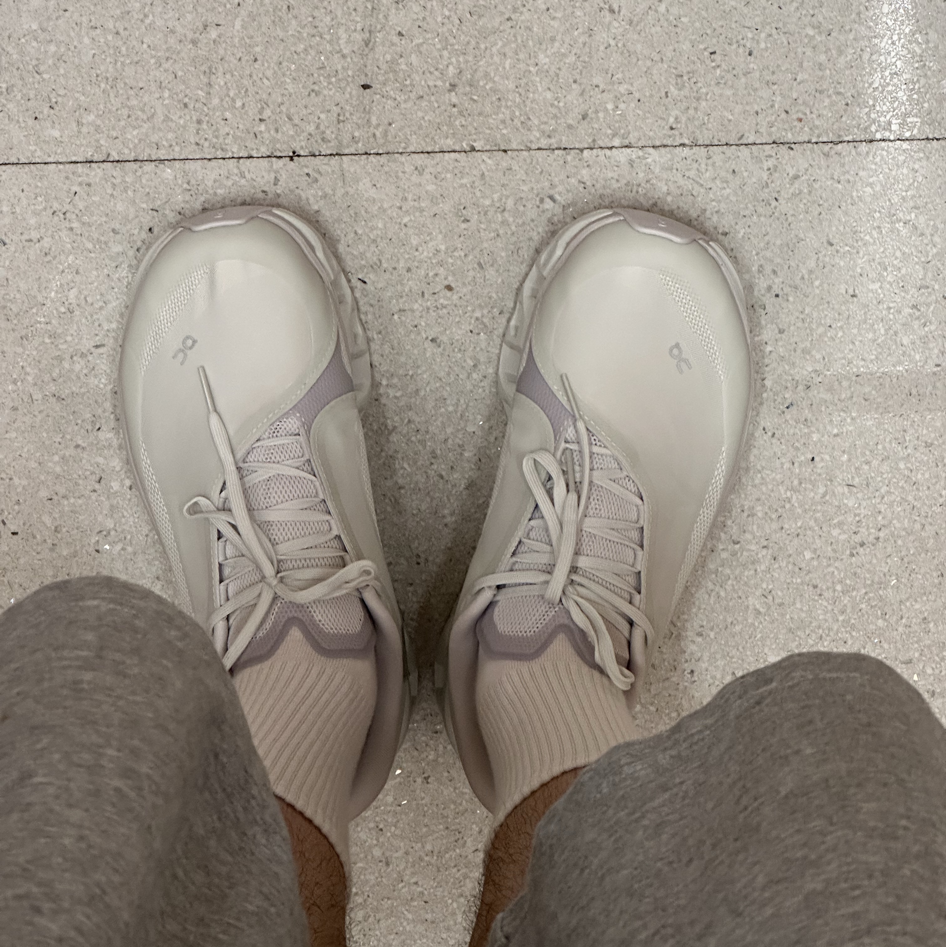 On Running x Post Archive Faction (Paf) Cloudmonster 2 Vapor Frost 착용 스타일 - 3
