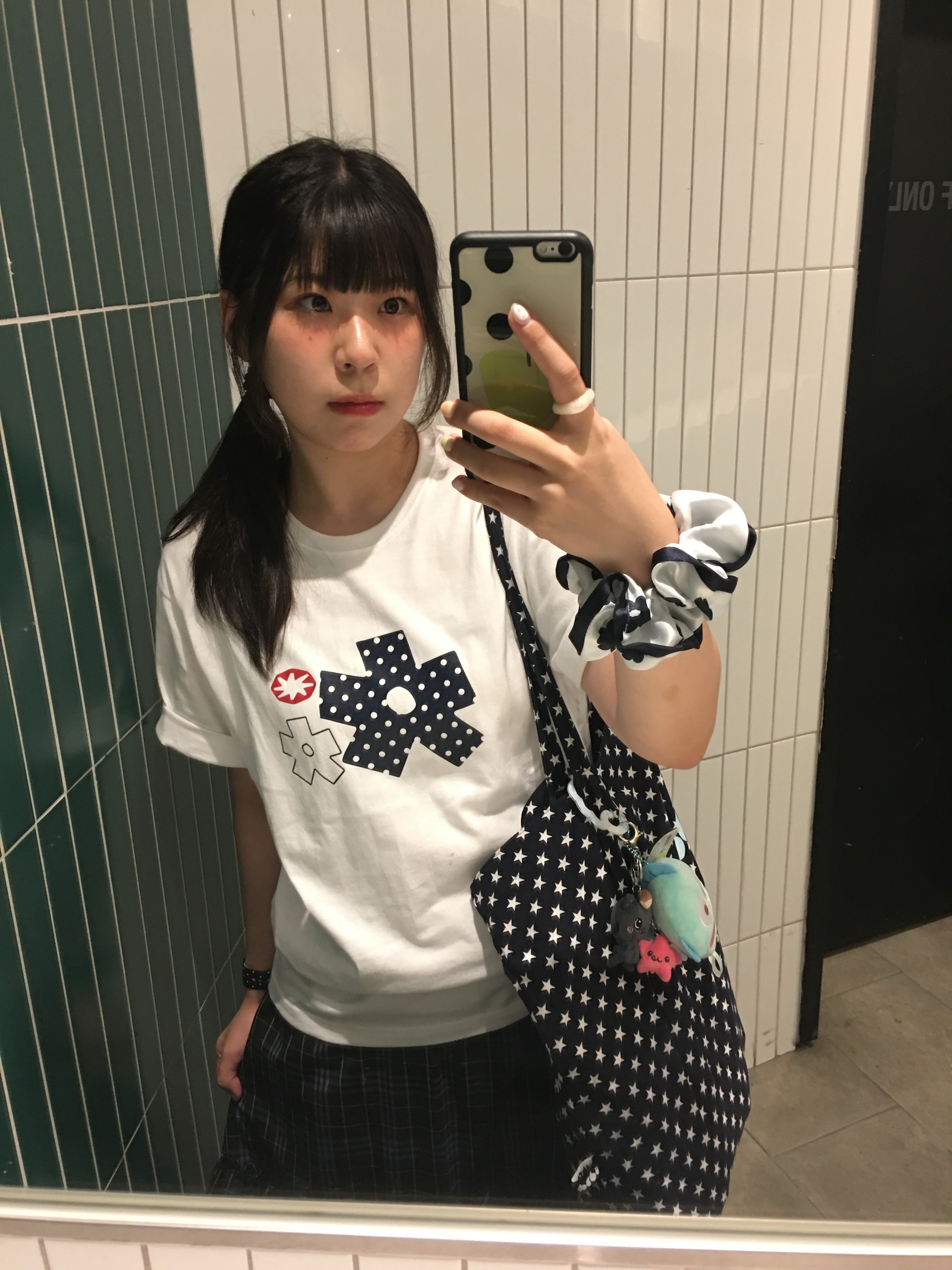SLOW RECORD HOUSE Polka Dot Star T-Shirt White 착용 스타일 - 4