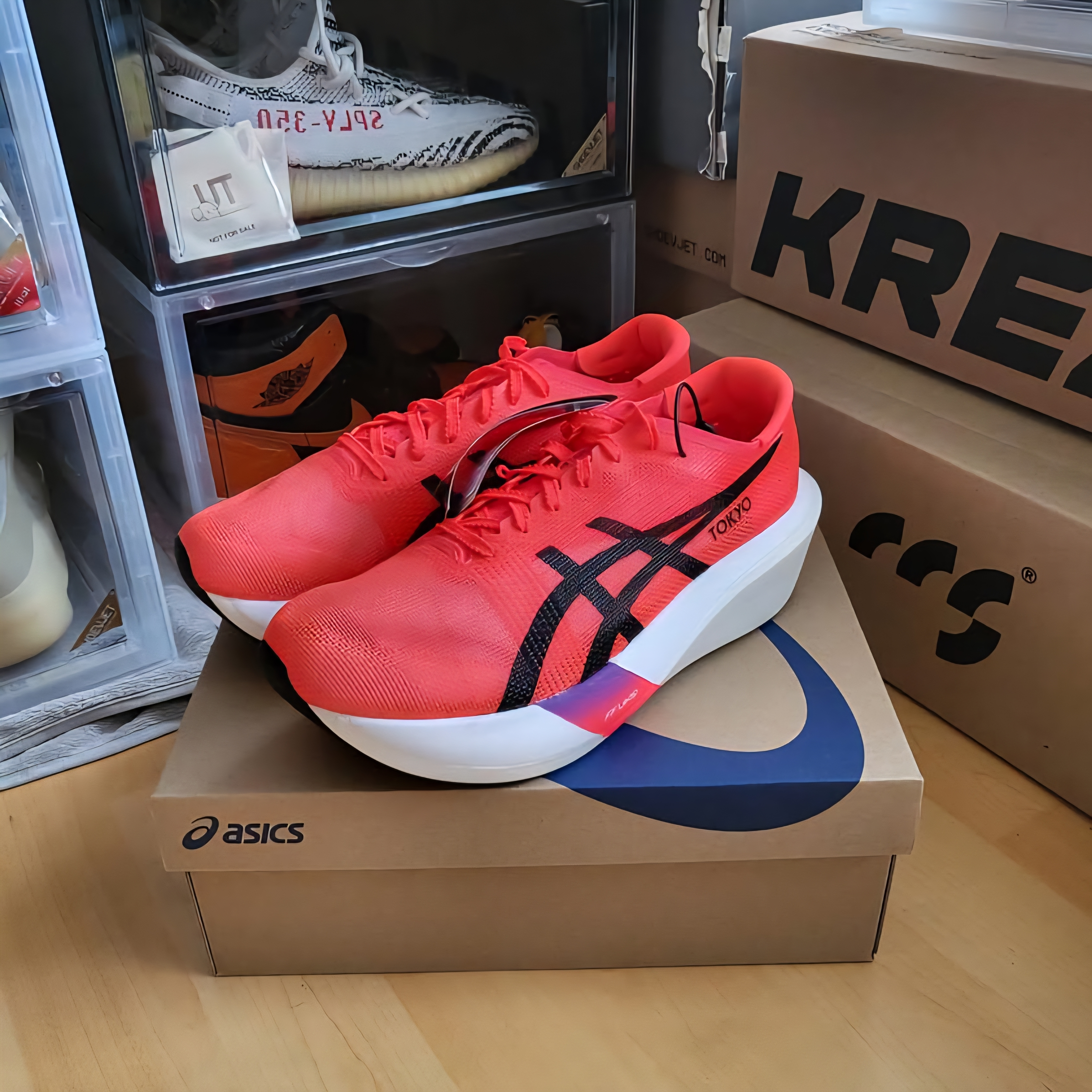 Asics Metaspeed Edge Tokyo Flash Red Black 착용 스타일 - 1