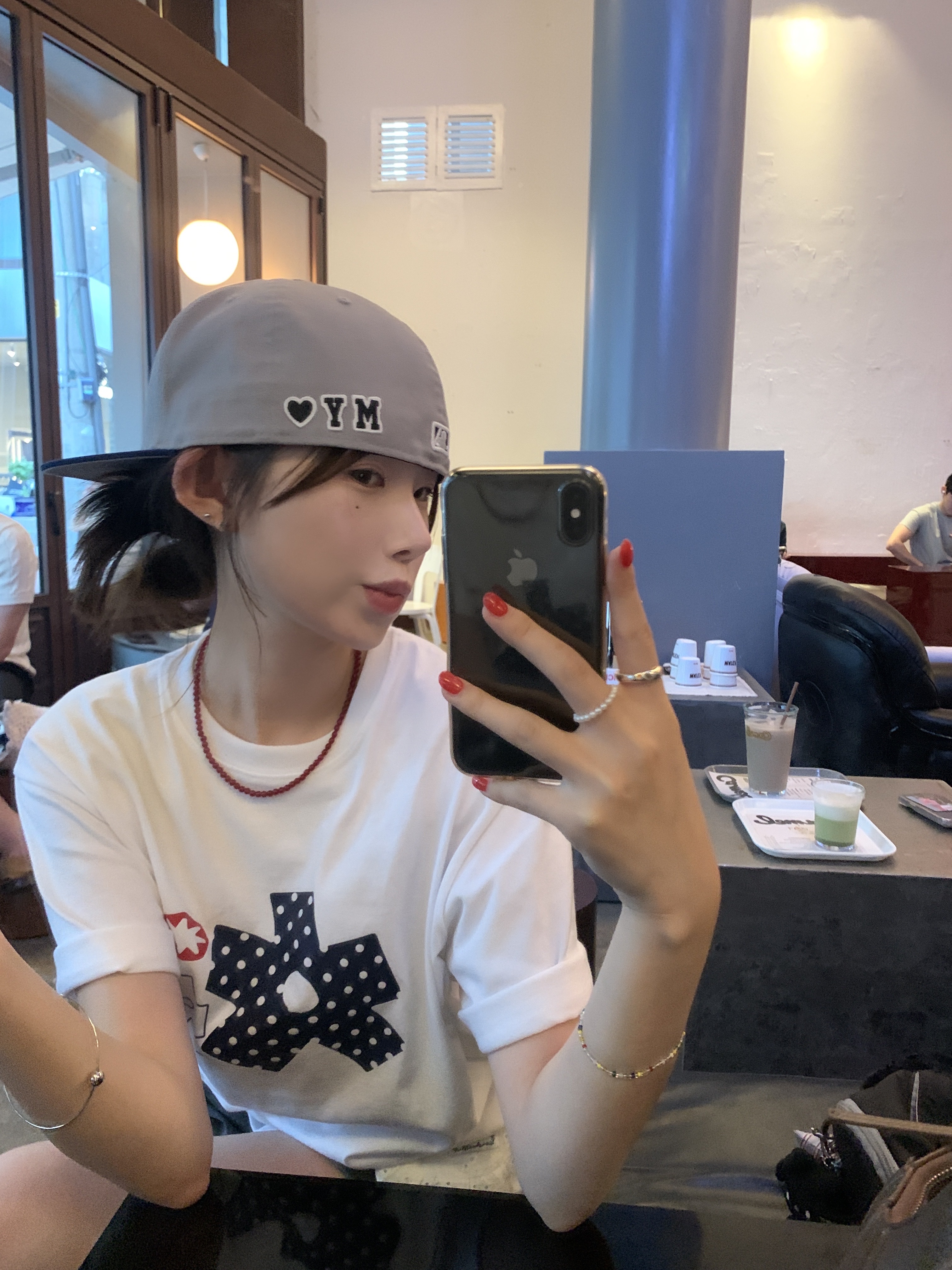 SLOW RECORD HOUSE Polka Dot Star T-Shirt White 착용 스타일 - 9