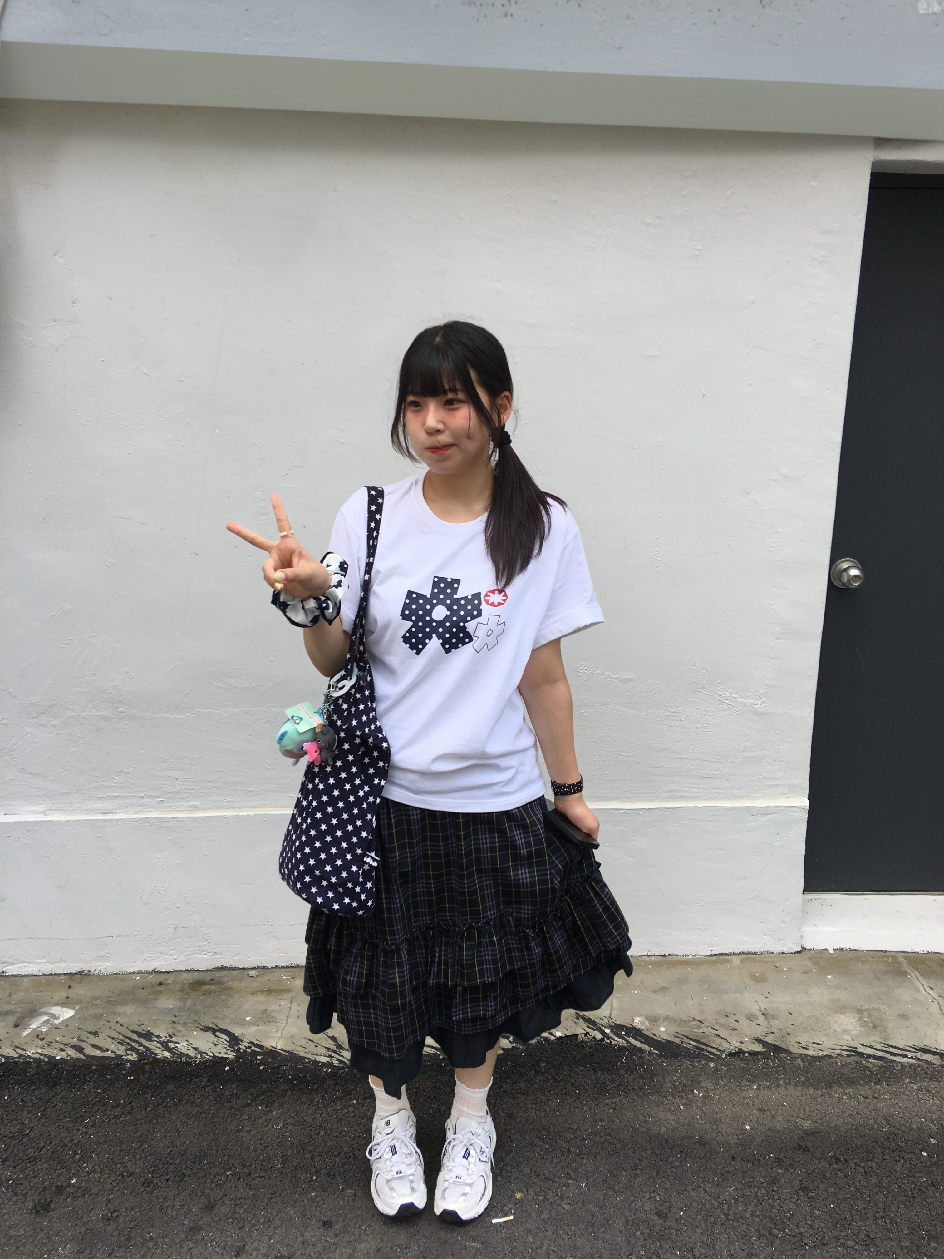 SLOW RECORD HOUSE Polka Dot Star T-Shirt White 착용 스타일 - 1