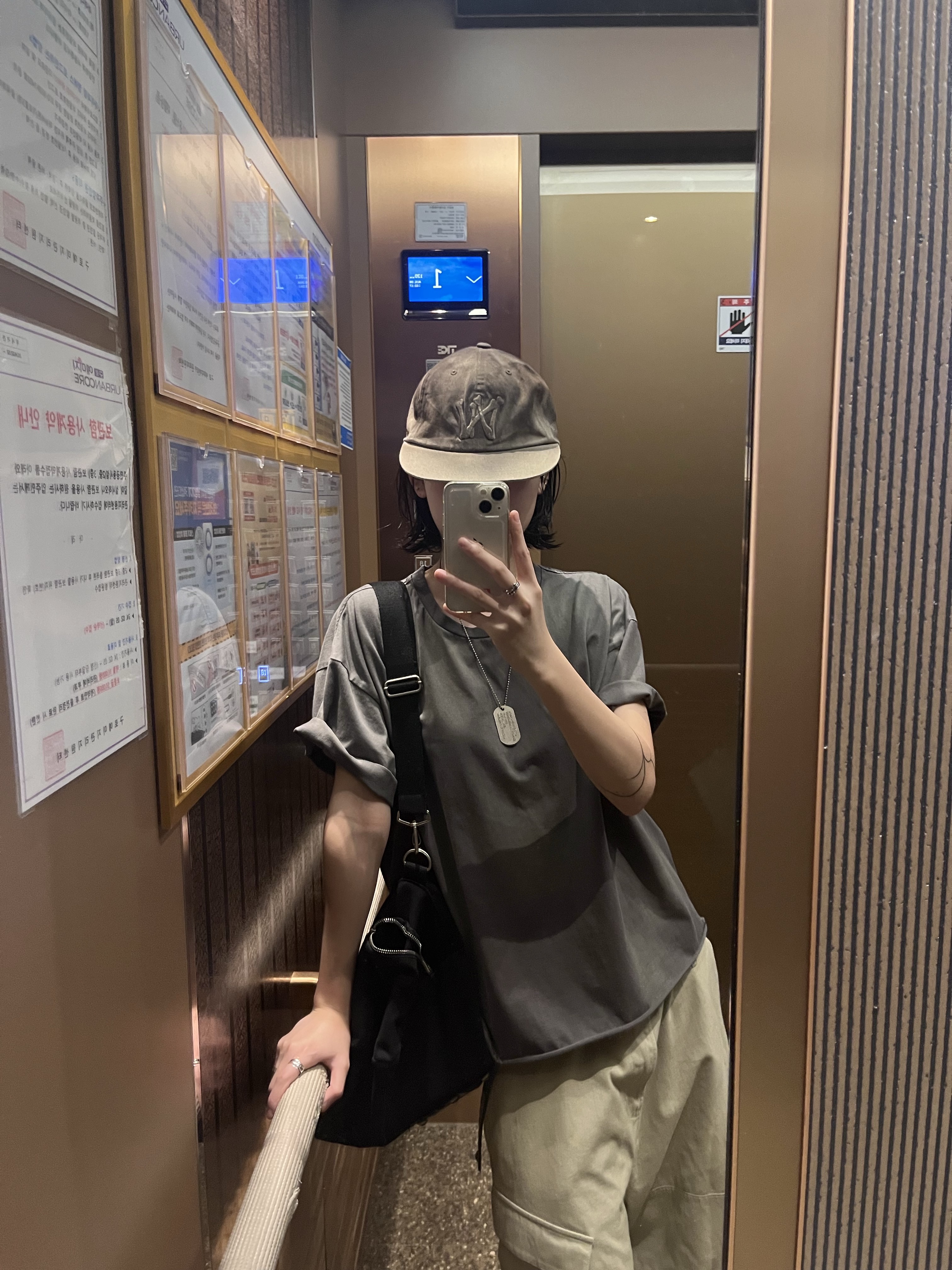 Aoiro Cutted Double Knee Belt Pants Black, Balenciaga 3XL Sneakers Beige 착용 스타일 - 2