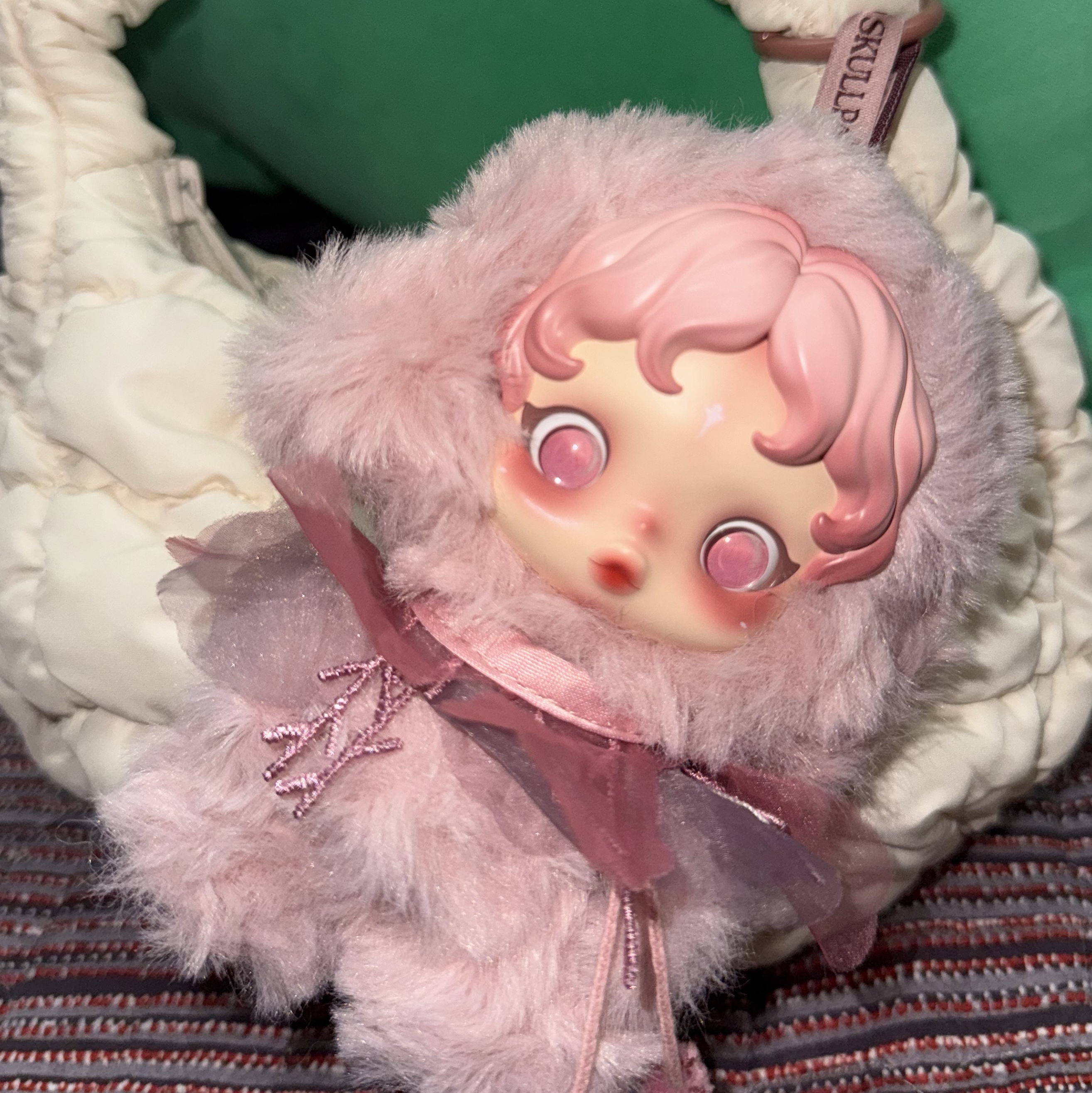 Pop Mart Skullpanda L’Impressionnisme Series Plush Doll Windflower (Opened Case) 착용 스타일