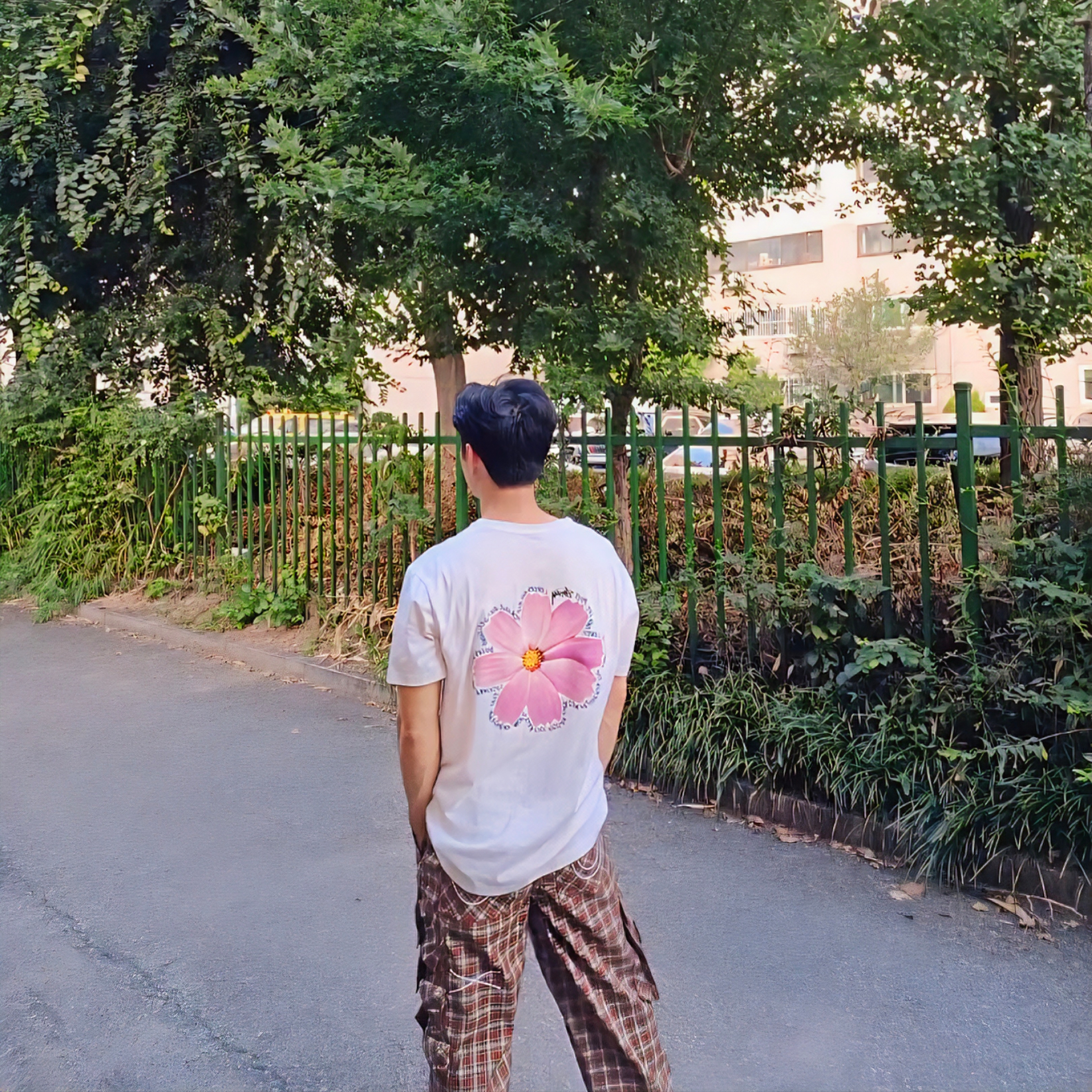Stussy Cosmos T-Shirt White, (W) Nike Air Max 720 Black 착용 스타일 - 1