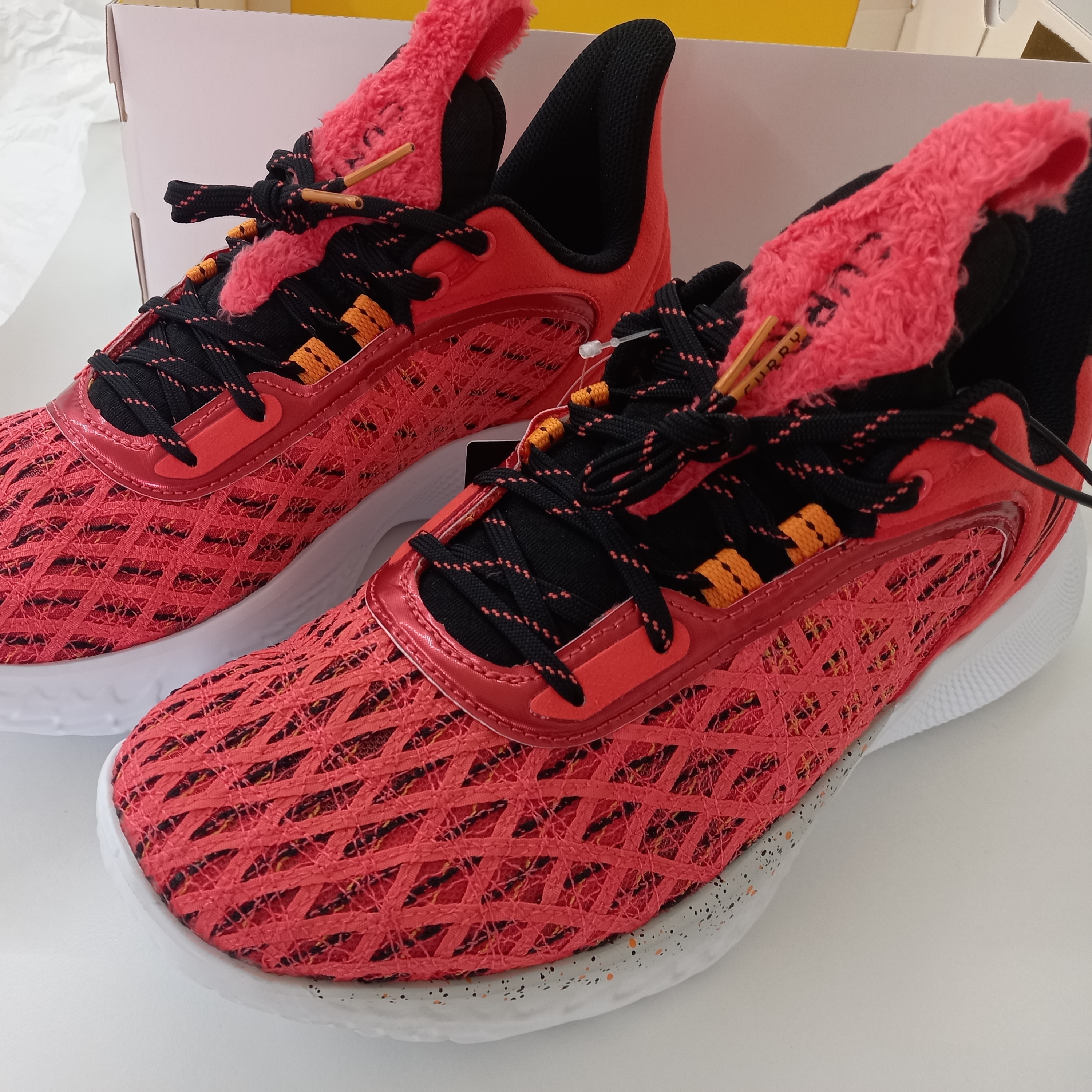 Under Armour Curry Flow 9 Red White 착용 스타일 - 3