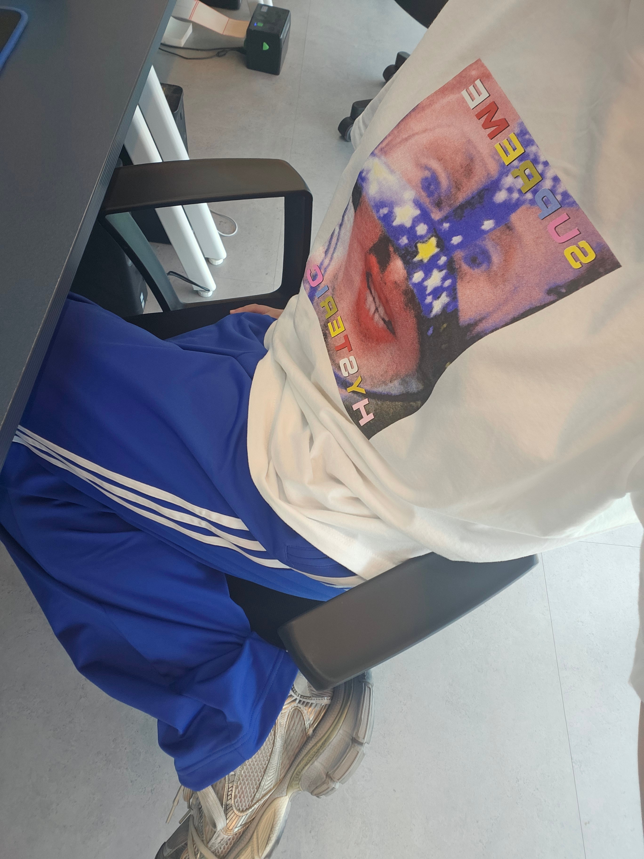 Supreme x Hysteric Glamour Headcase T-Shirt White - 24FW, Balenciaga 3XL Sneakers Light Beige 착용 스타일