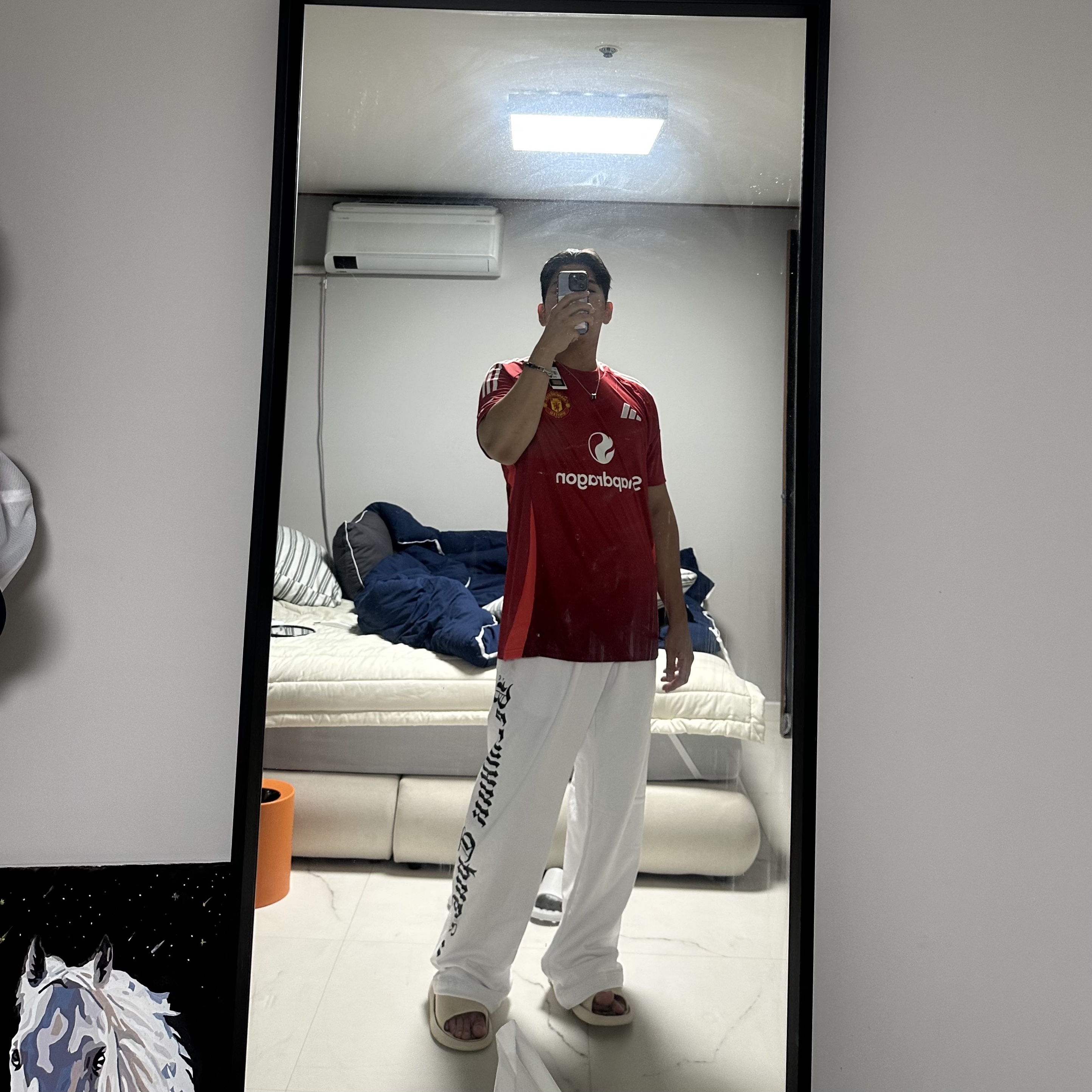 Yeezy x Gosha Rubchinskiy Tribune Herald SP-01 Pants White, Adidas Manchester United 2024/25 Home Jersey Manchester United FC Red - KR Sizing (Non Marking Ver.) 착용 스타일 - 2