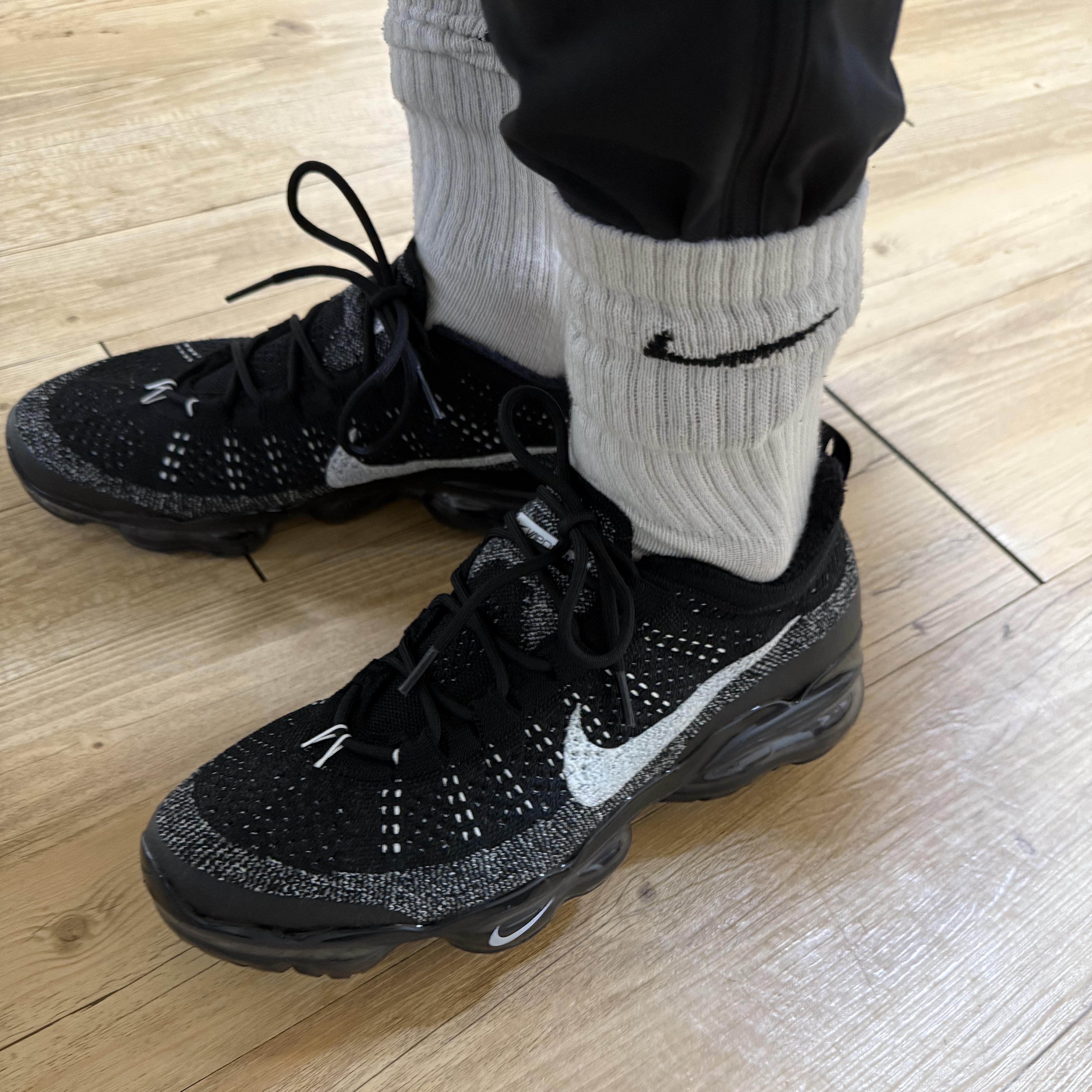 Nike Air VaporMax 2023 Flyknit Black 착용 스타일