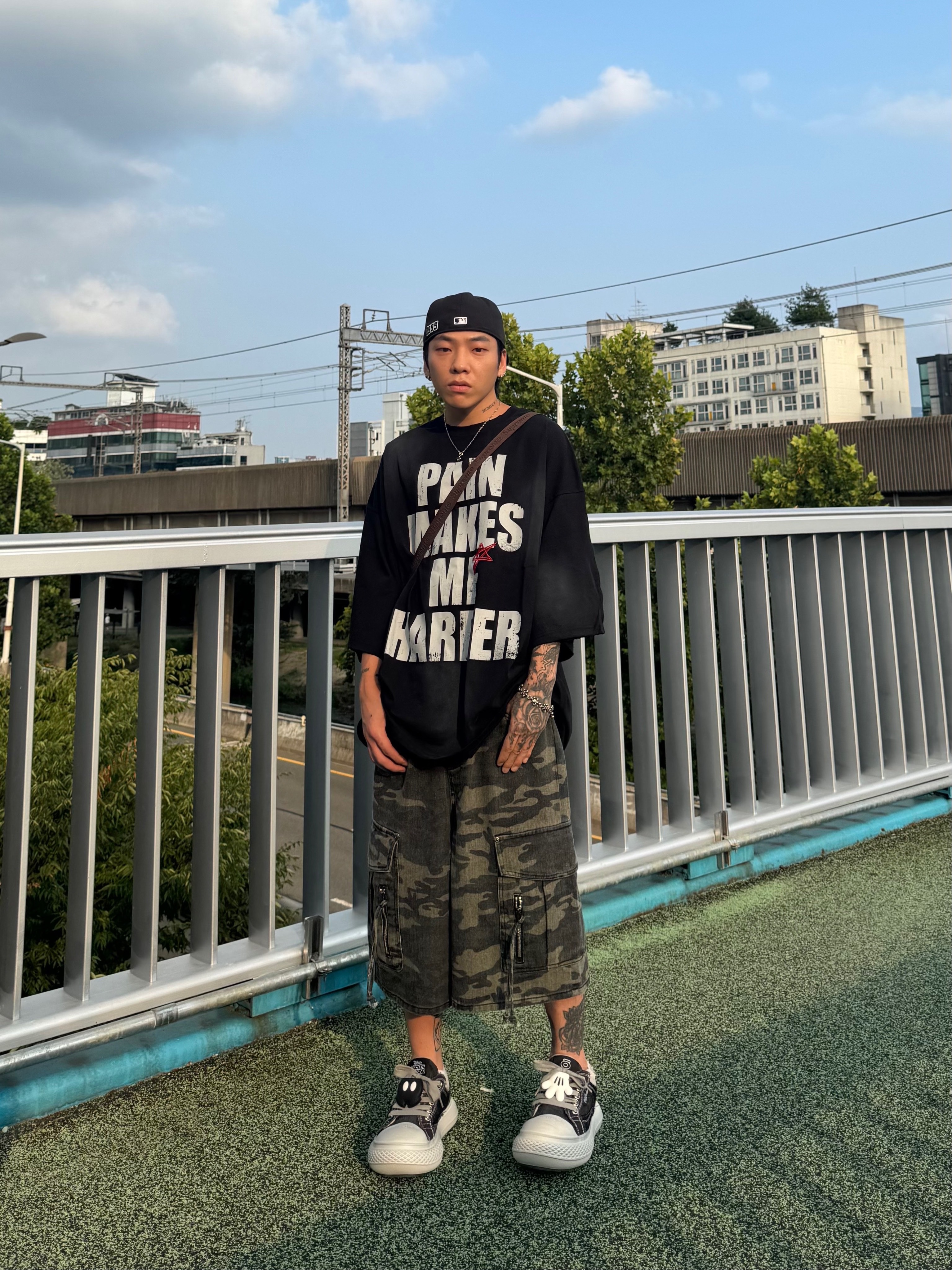 Supreme Mesh Mini Duffle Bag Truetimber Kanati Camo - 25SS 착용 스타일 - 2