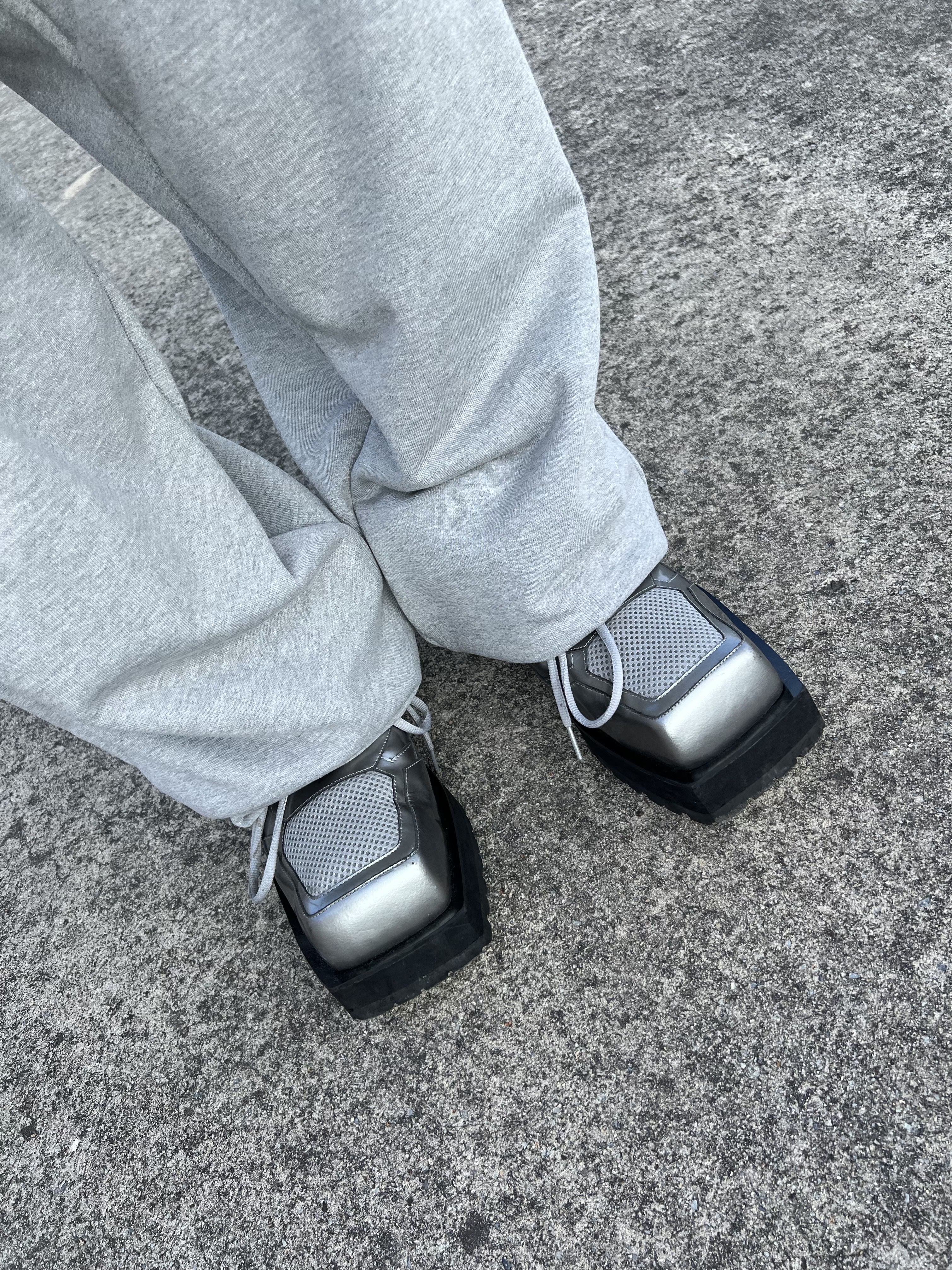 MJD x Koin Seoul Belted Heavy Sweat Baggy Pants Melange Grey 착용 스타일 - 5