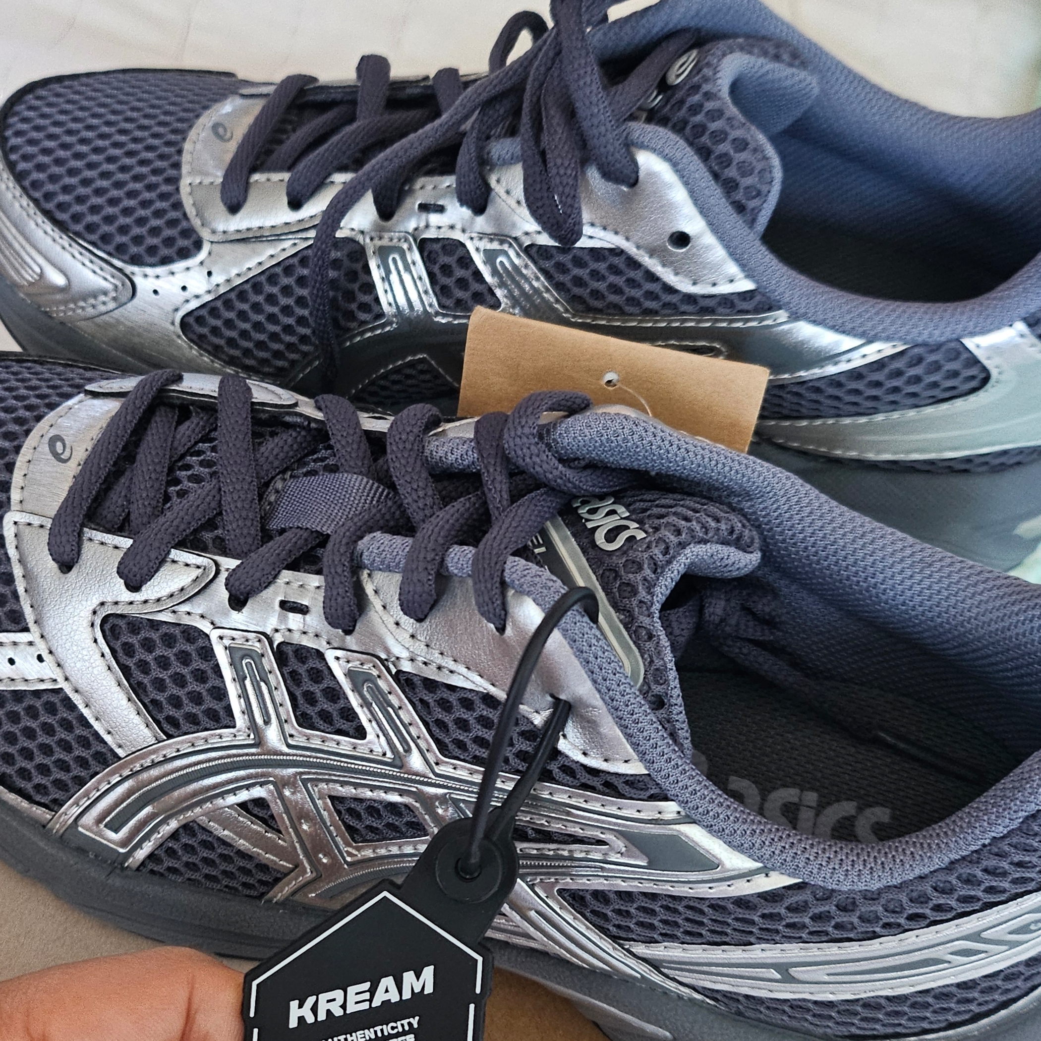 Asics Gel-1130 Steel Grey Pure Silver 착용 스타일