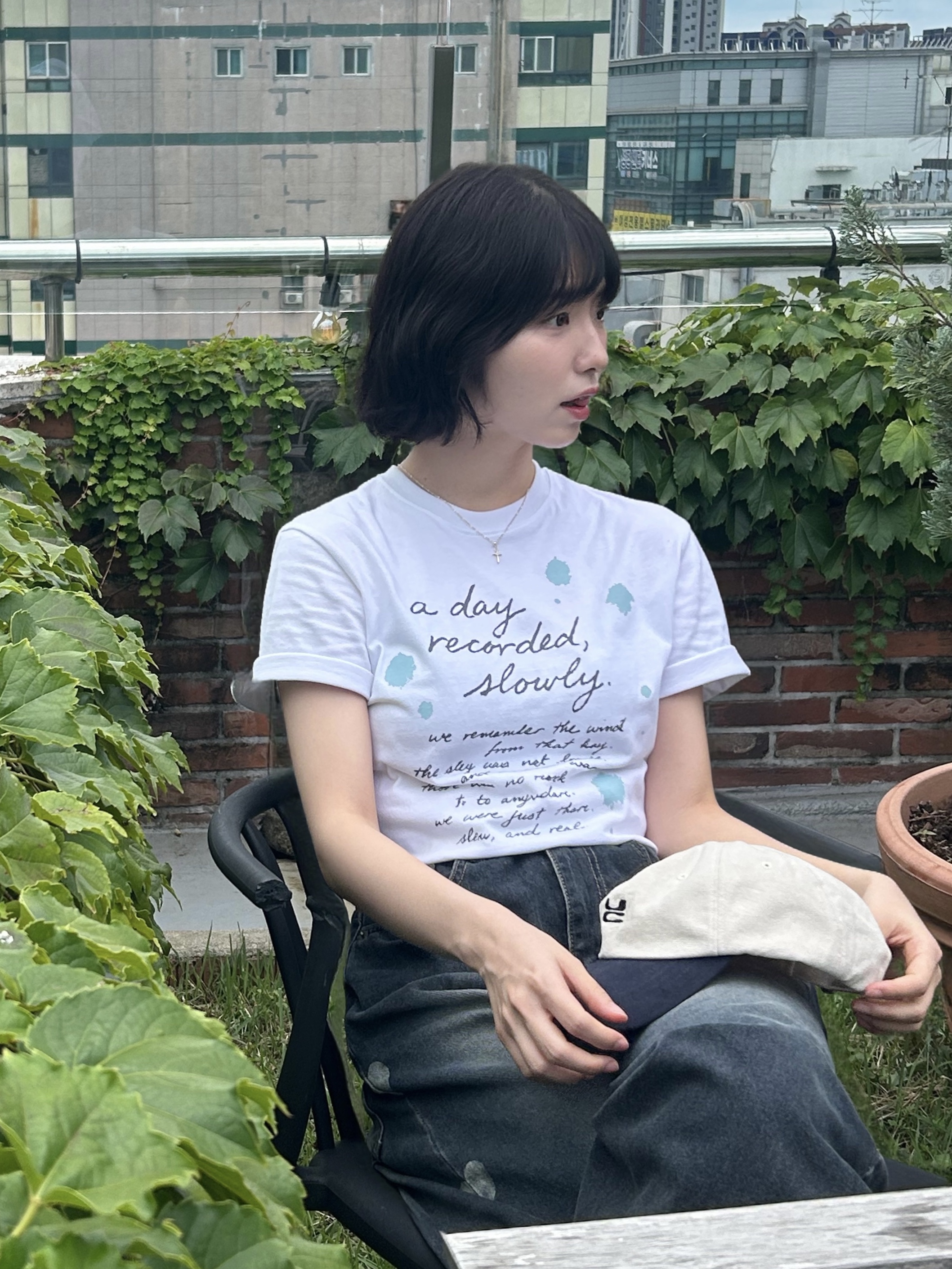 SLOW RECORD HOUSE Day Record T-Shirt White 착용 스타일 - 5