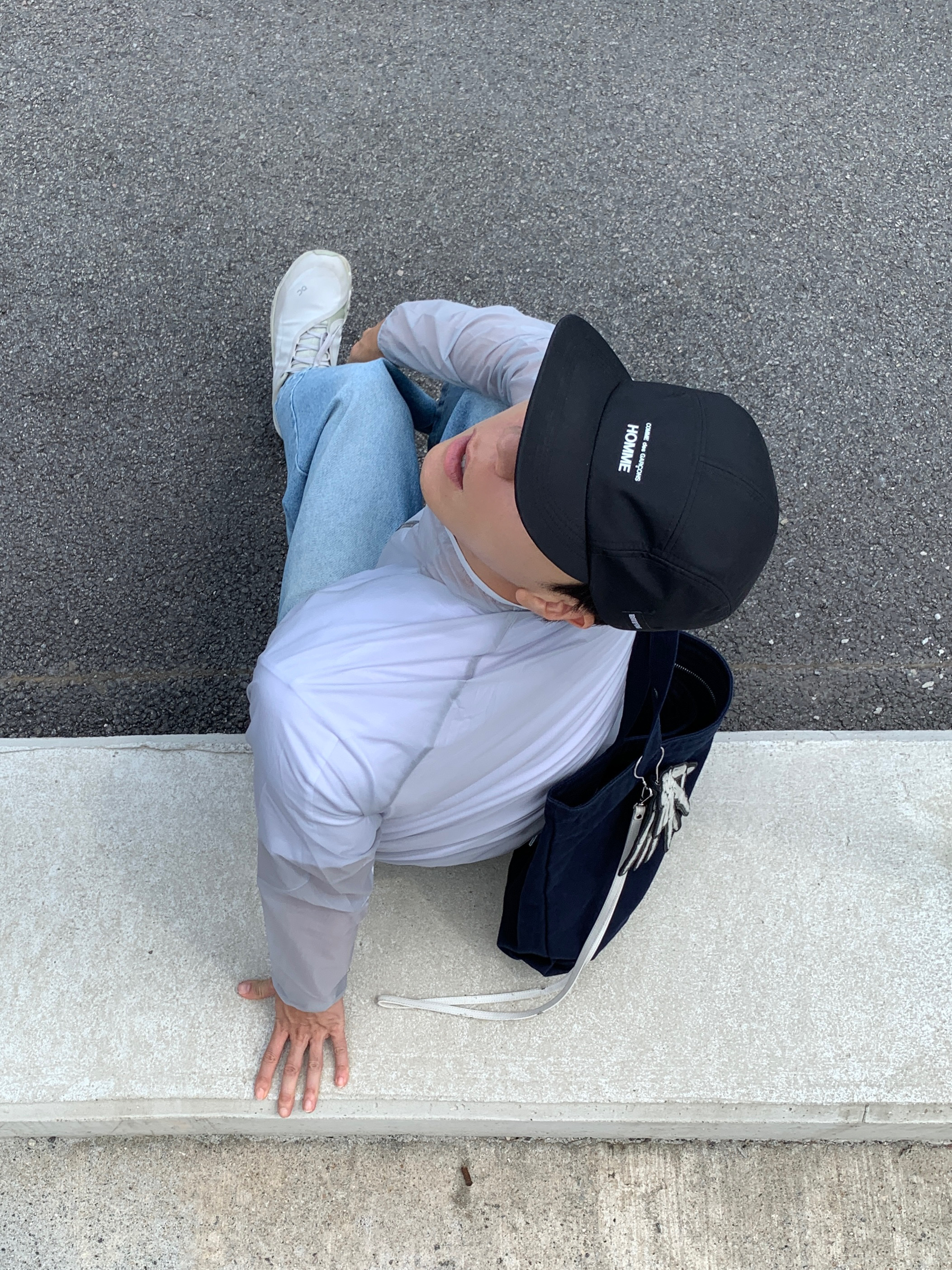 On Running x Post Archive Faction (Paf) Cloudmonster 2 Moondust Chalk, On Running Zero Jacket Glacier 착용 스타일 - 1