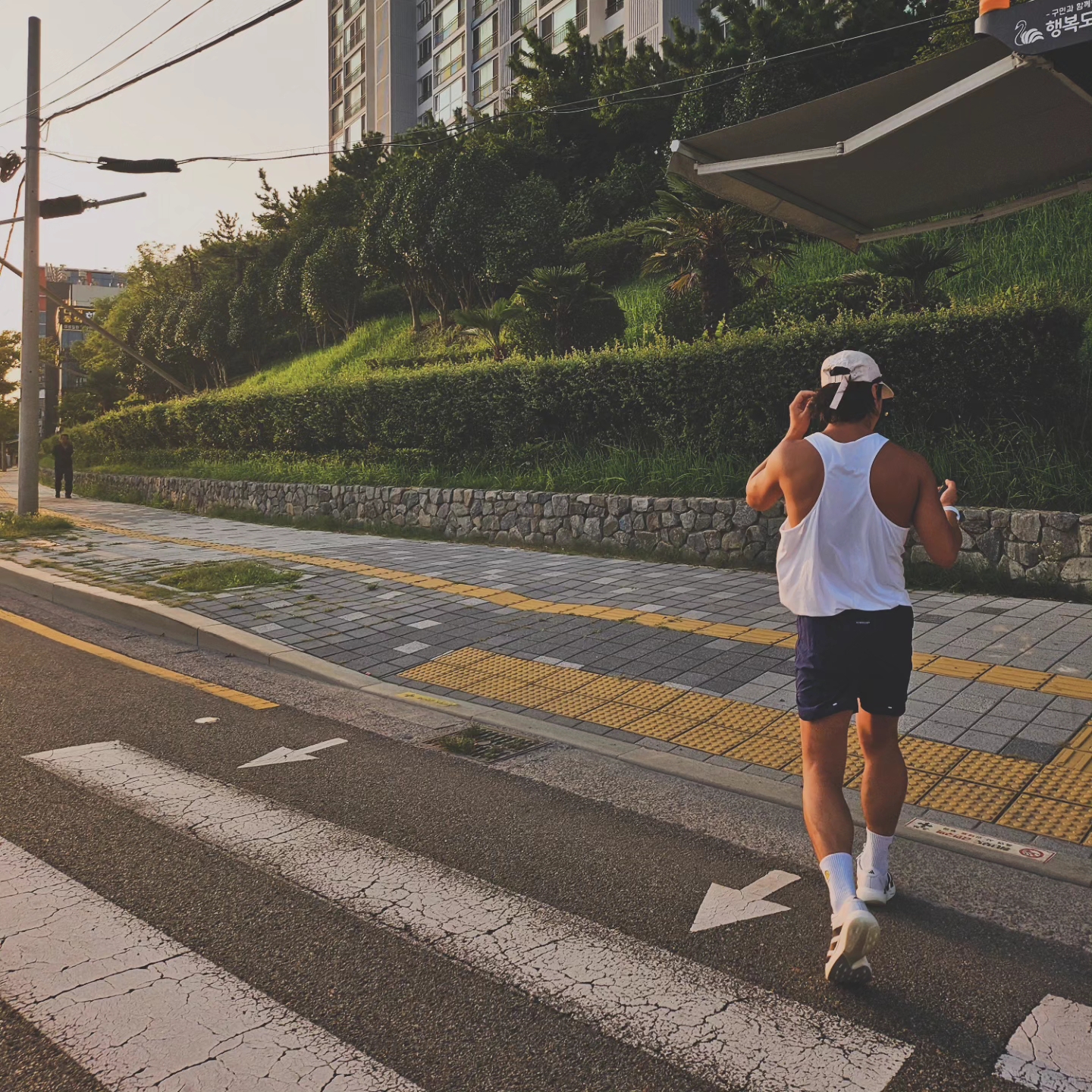 (W) Adidas Adizero EVO SL Cloud White Core Black, Adidas Adizero EVO SL Cloud White Core Black 착용 스타일 - 3