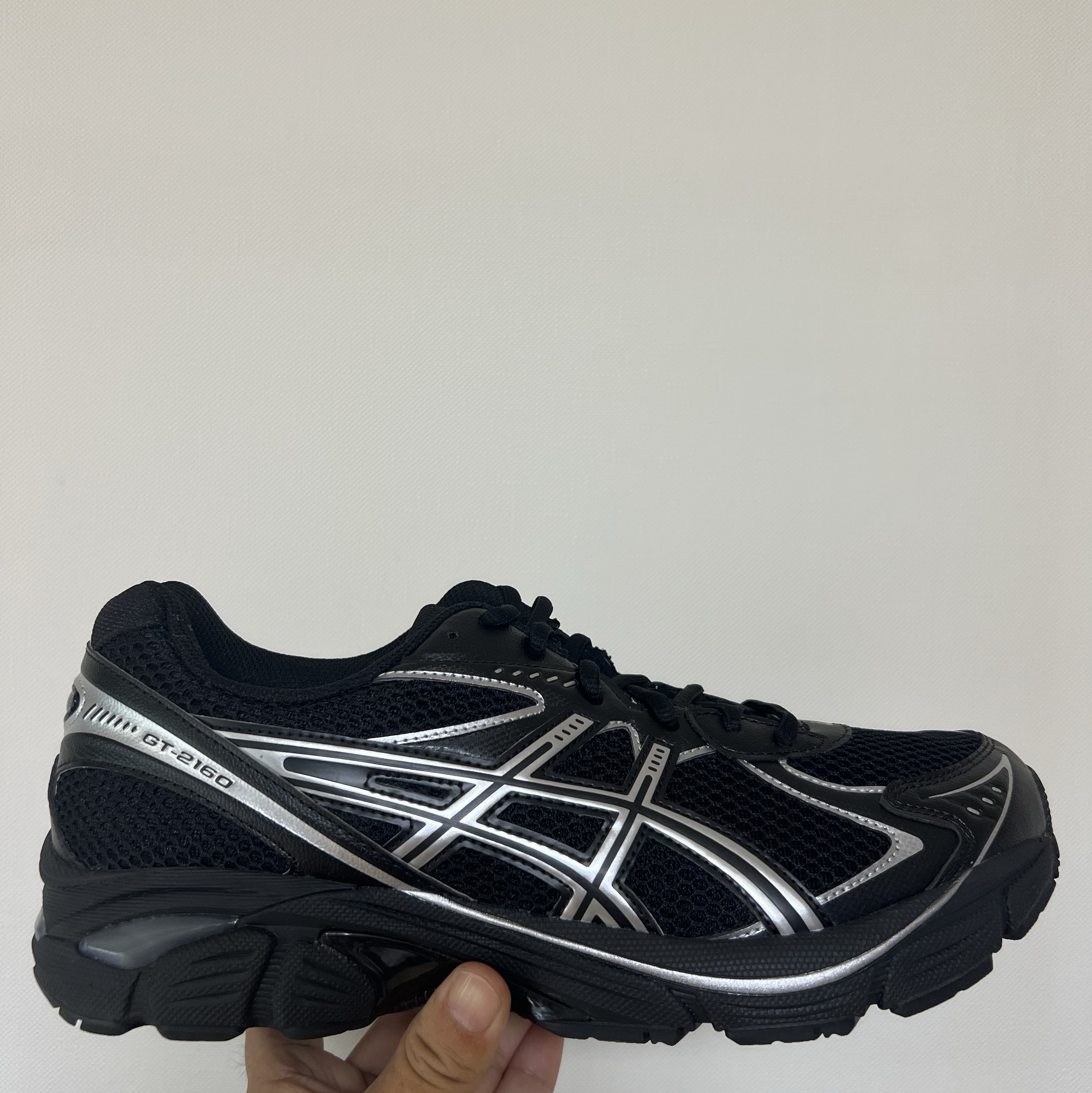 Asics GT-2160 Black Pure Silver 착용 스타일 - 1