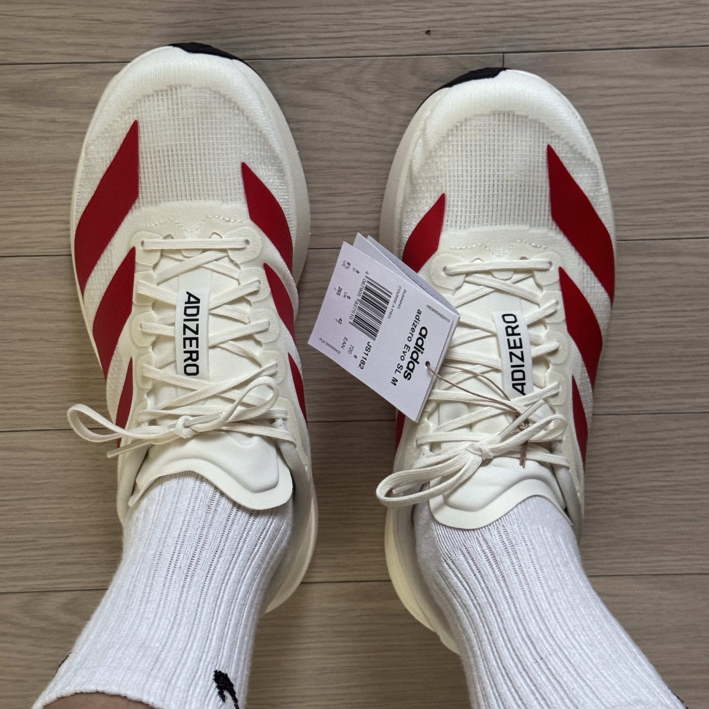 Adidas Adizero EVO SL Off White Better Scarlet 착용 스타일 - 3